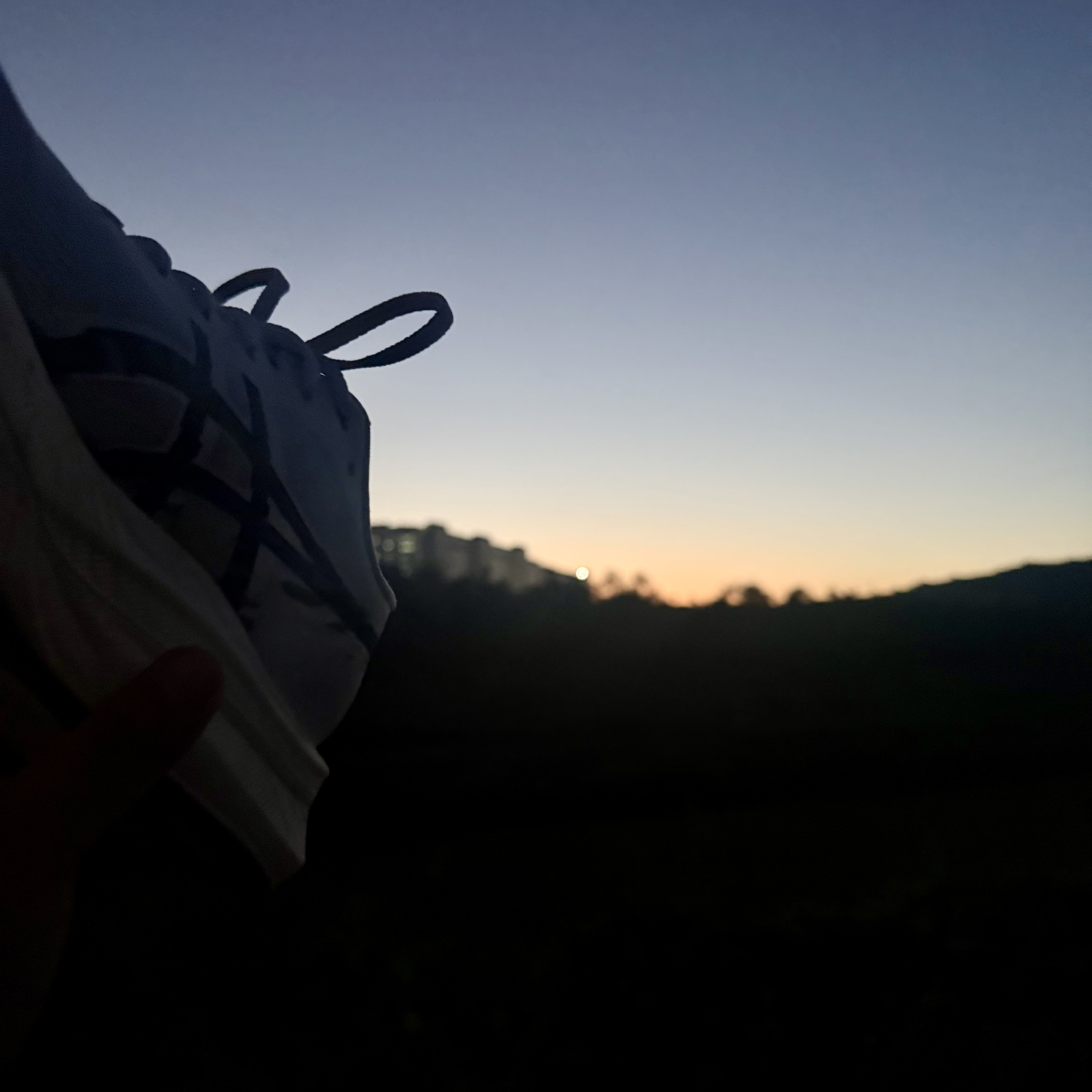 Asics Magic Speed 4 White Black 착용 스타일