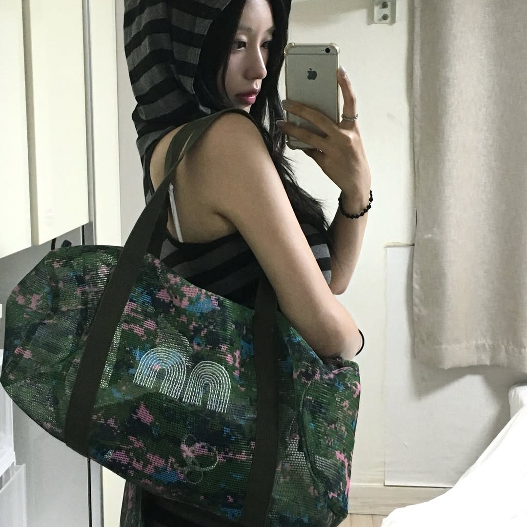 Not New Mesh Boston Bag Pink Camo, Sanrio x Olive Young Tanning Sanrio Characters Doll Keyring Tanning Hello Kitty 착용 스타일 - 1