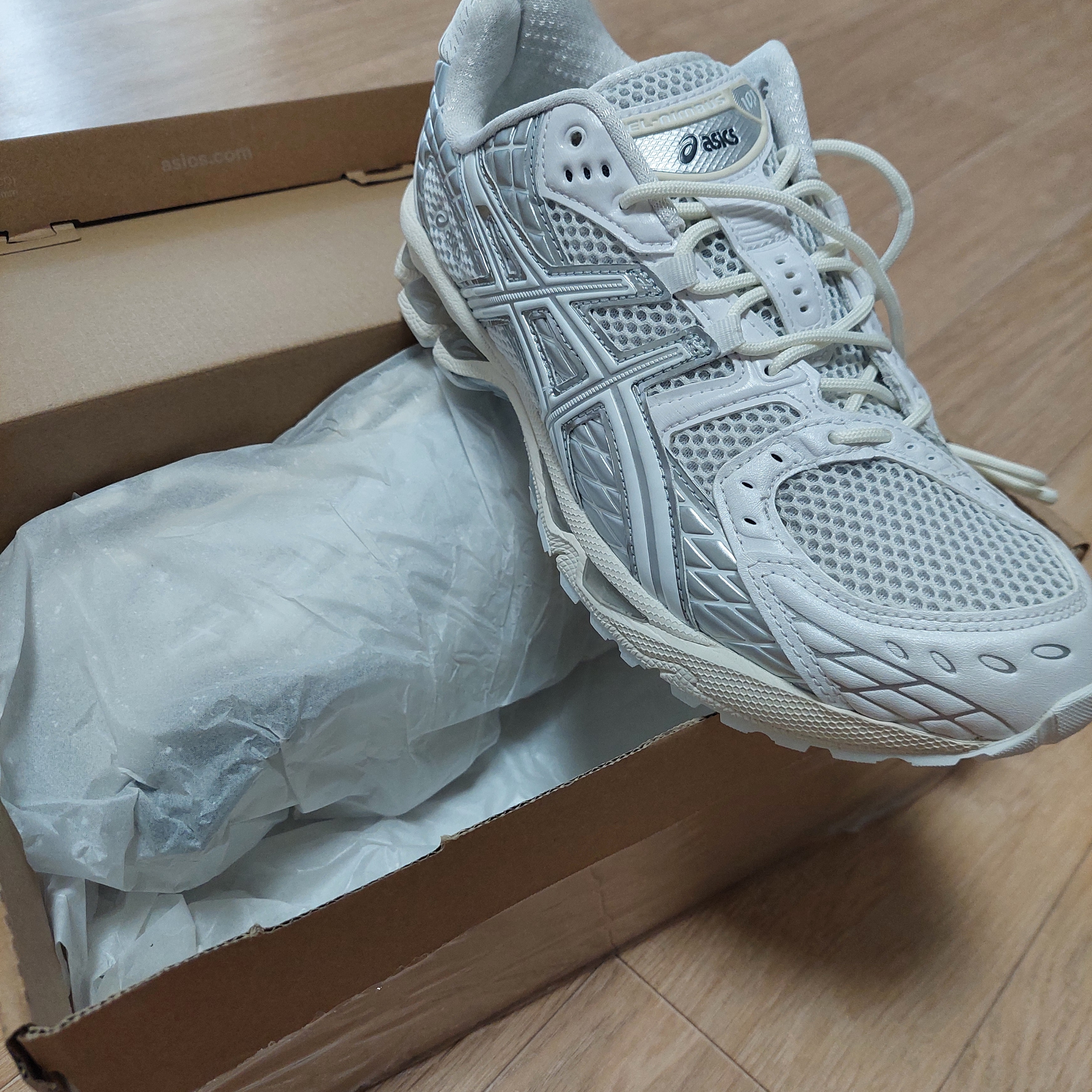 Asics Gel-Nimbus 10.1 White Pure Silver 착용 스타일 - 3