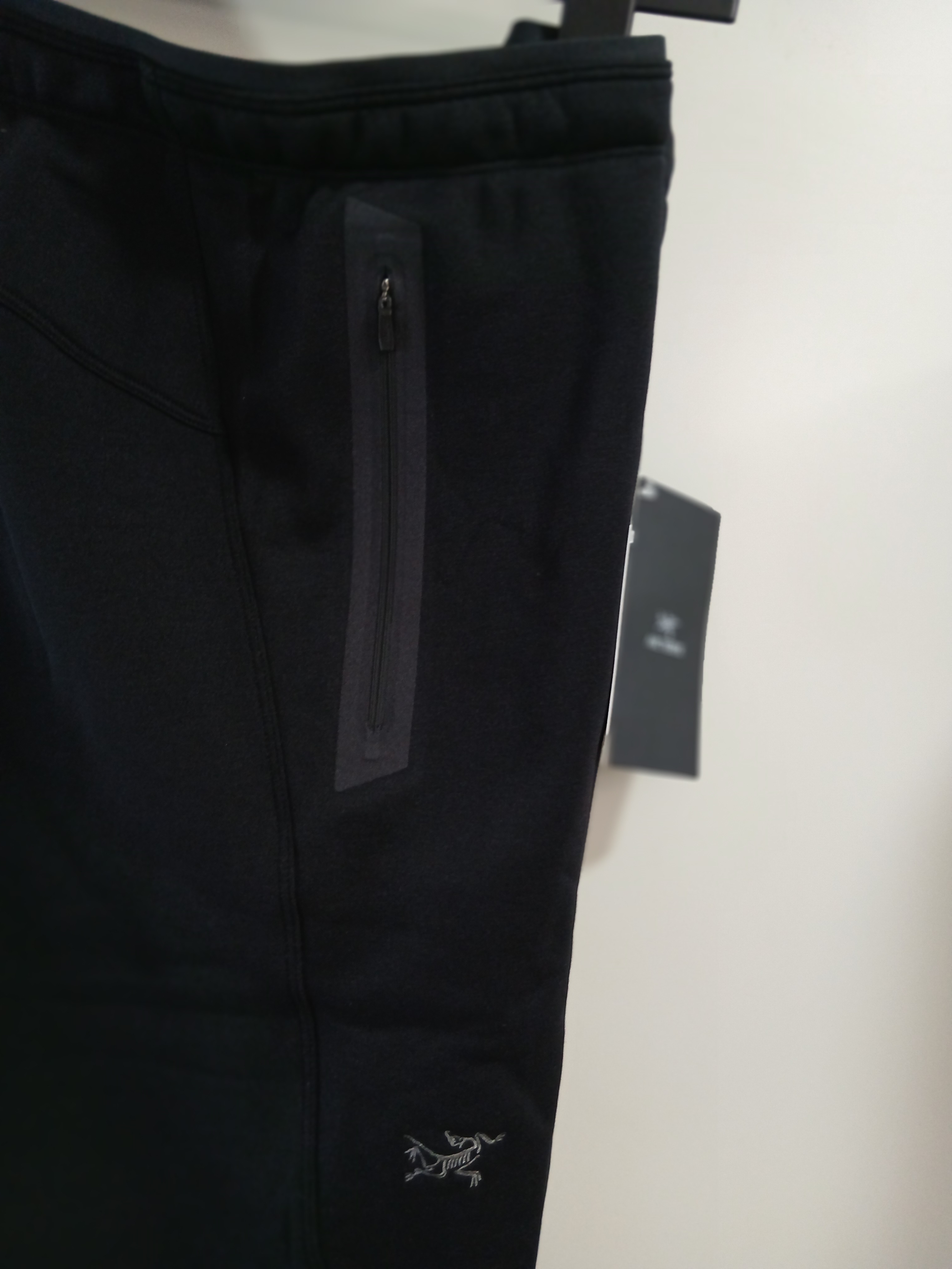 Arc'teryx Kyanite Pants Black, SANSI Joan Necklace Cerimic;Gemstone 착용 스타일 - 4