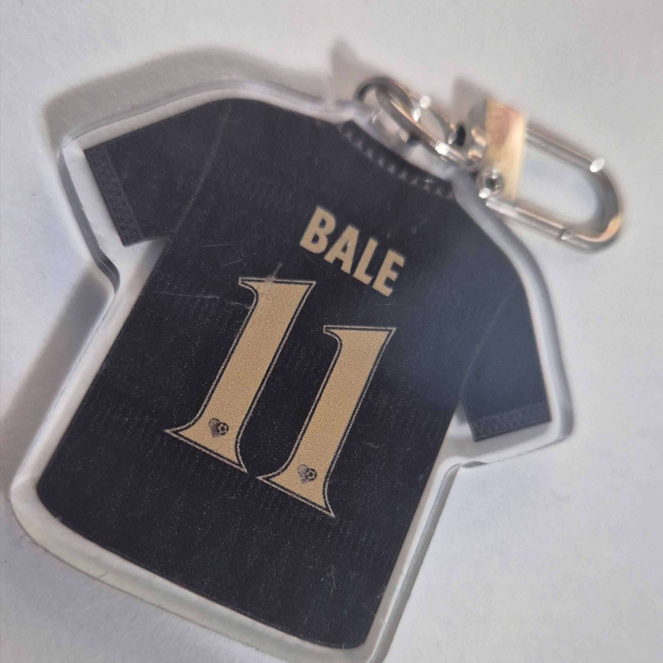 [PRE-ORDER] FC SPEAR Acrylic Uniform Keyring Black 착용 스타일 - 2
