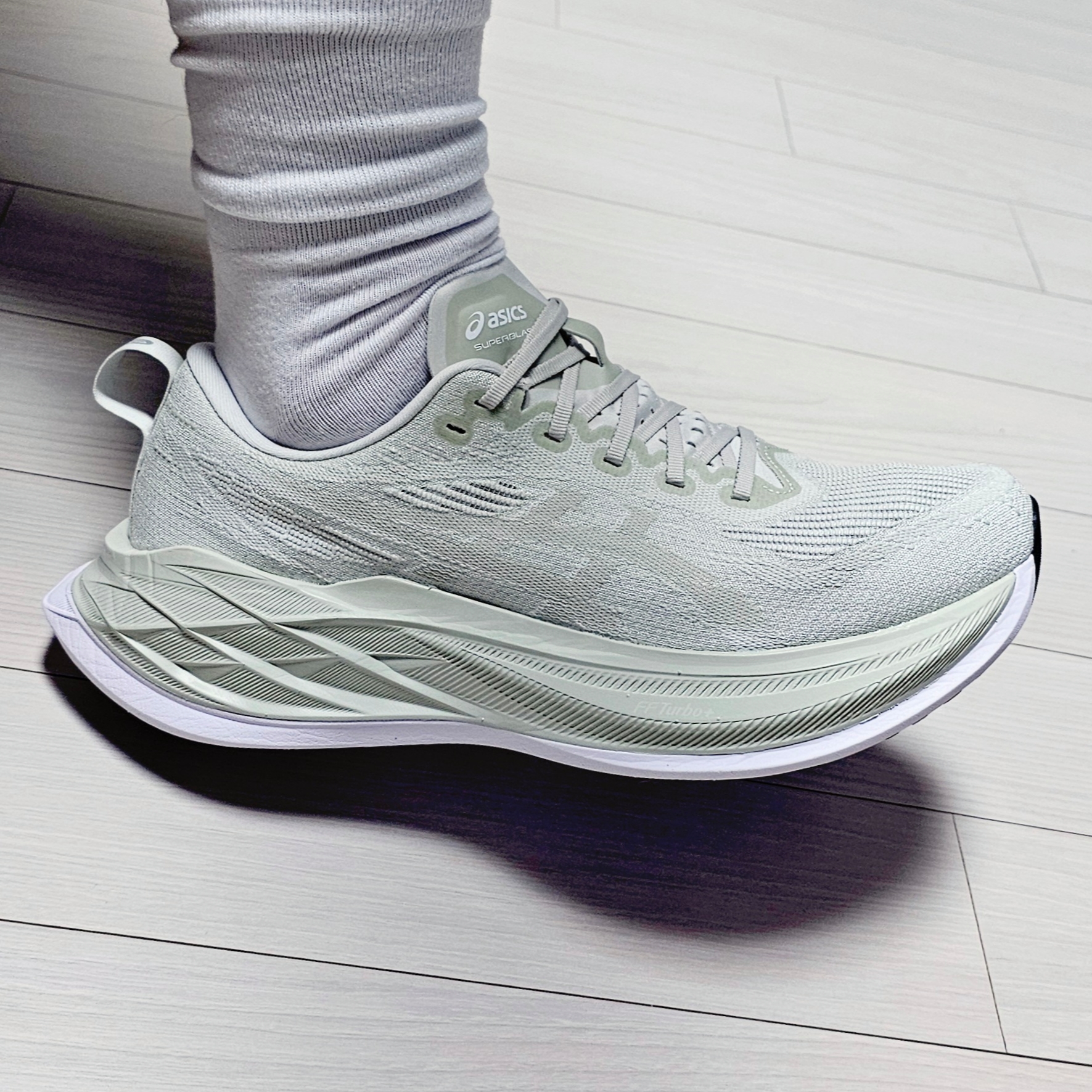 Asics Superblast 2 Lake Grey White Sage 착용 스타일