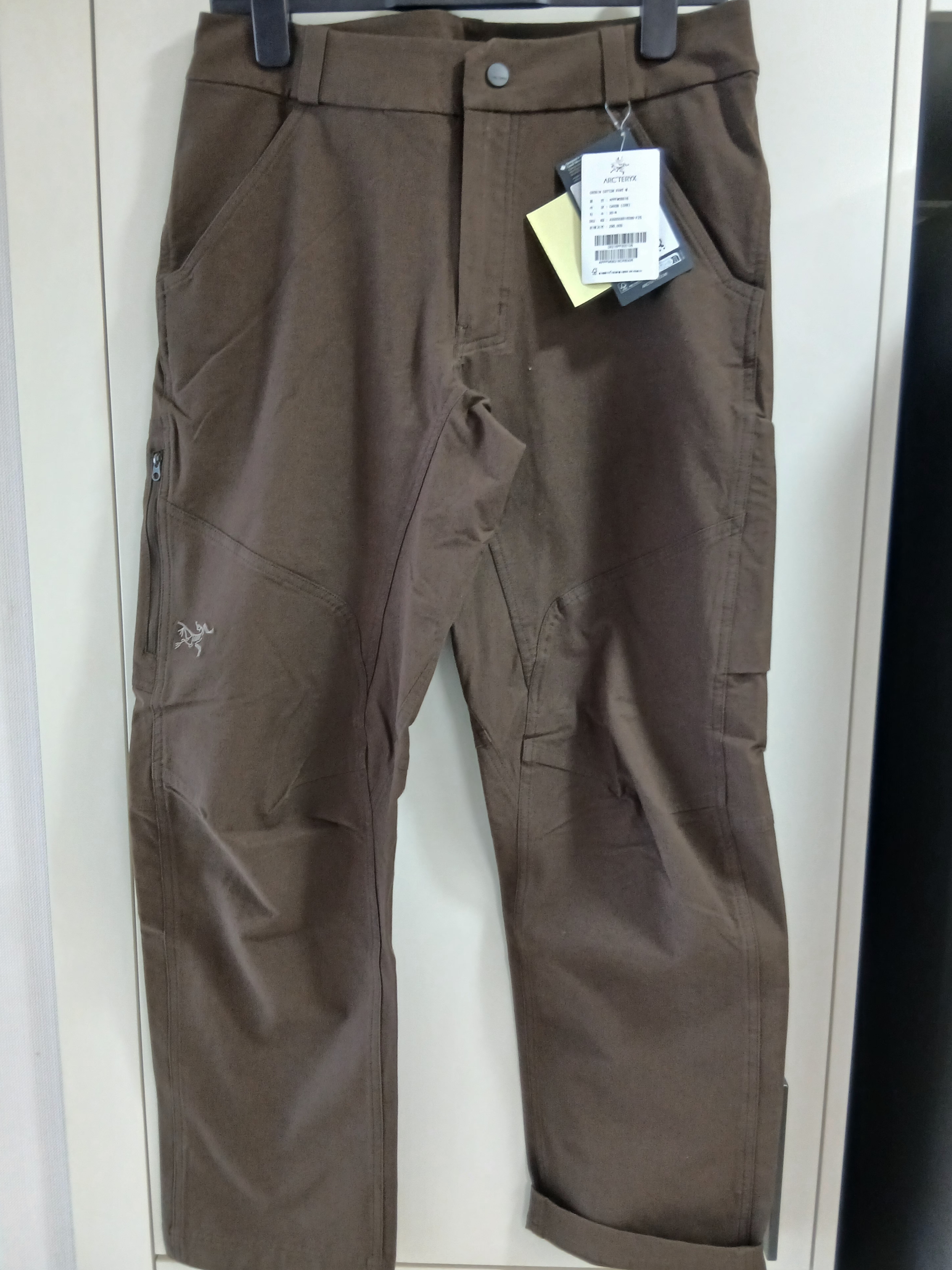Arc'teryx Cronin Cotton Pants Carob, SANSI Yin Yang Snake T-Shirts Black 착용 스타일 - 1