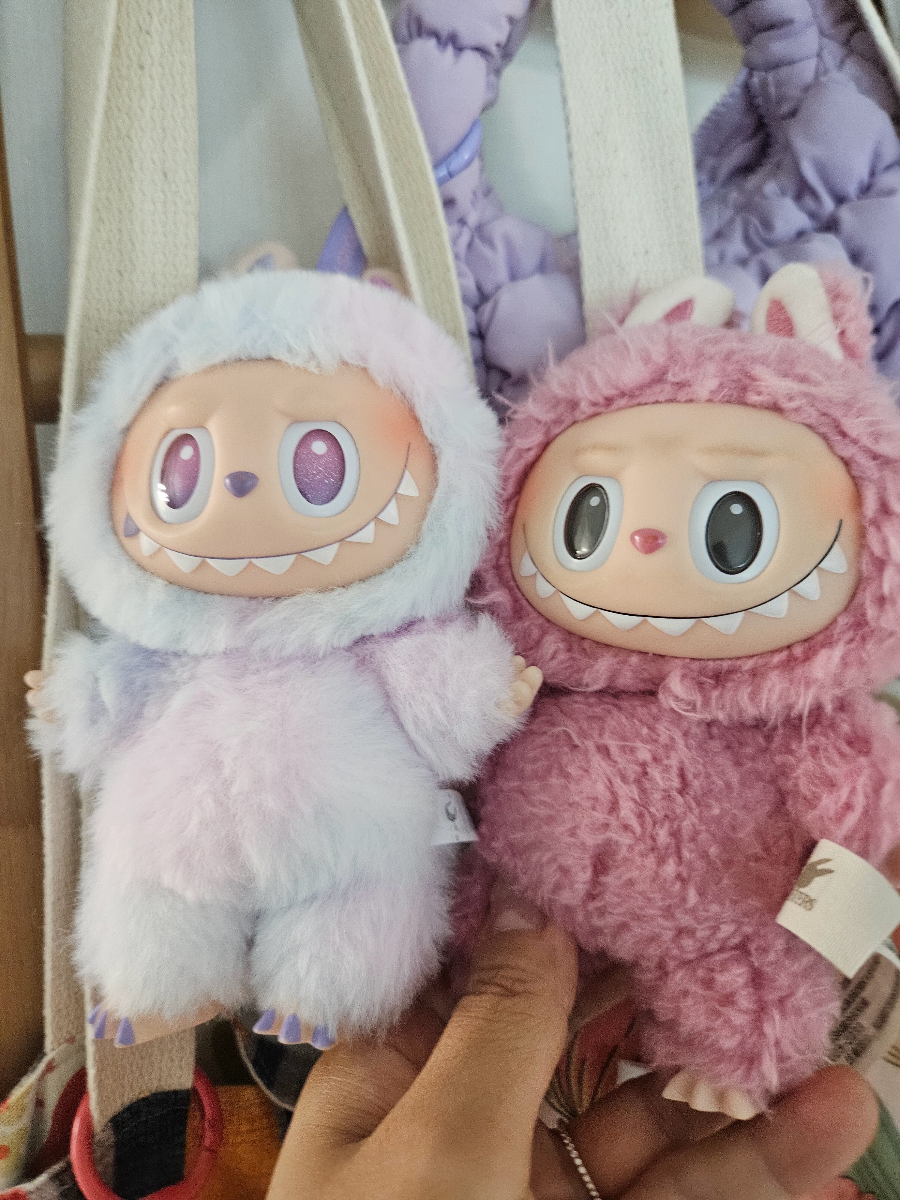 Pop Mart Labubu The Monsters Highlight Series Luck Keyring (Opened Case), Pop Mart Labubu The Monsters Labubu Tasty Macarons Series Lyche Berry Keyring 착용 스타일 - 3