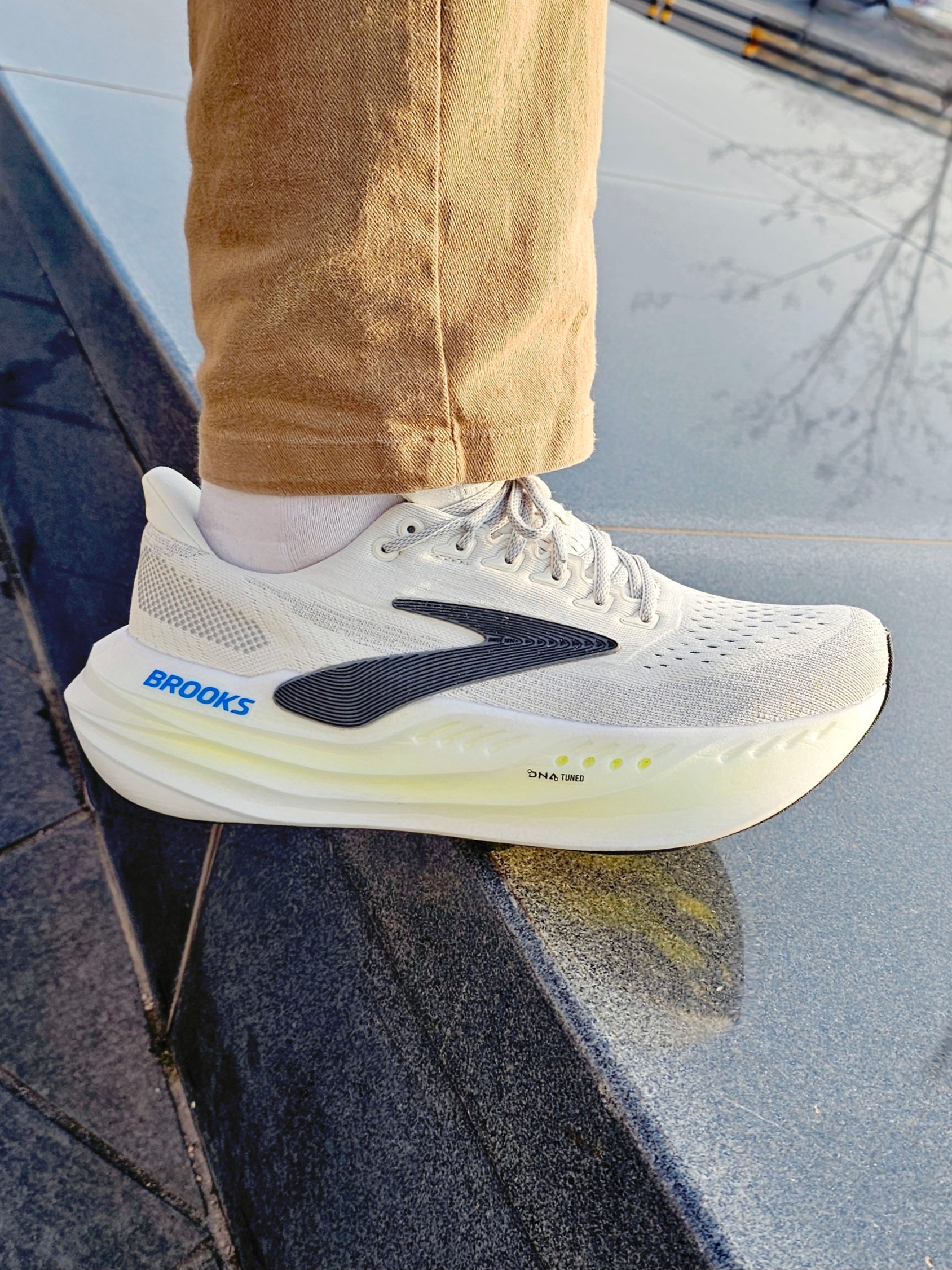 Brooks Running Glycerin Max Grey - D Medium 착용 스타일 - 1
