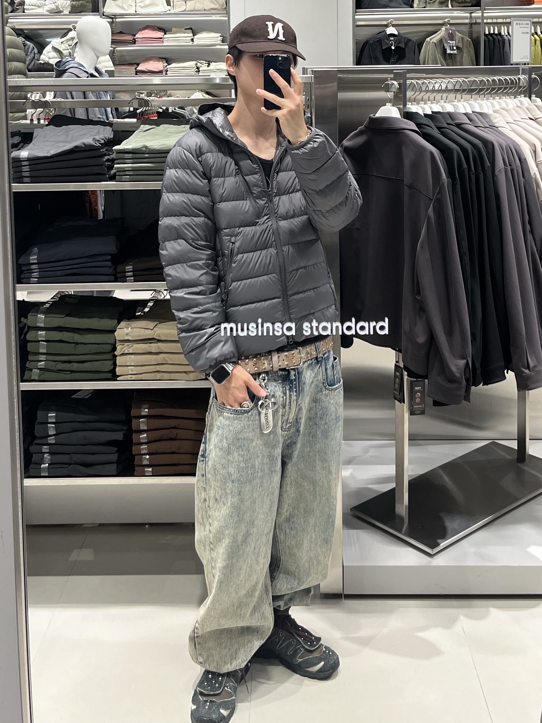 Musinsa Standard City Leisure Hooded Light Down Jacket Brown, Salomon x The Broken Arm XA Jungle Black White 착용 스타일 - 8