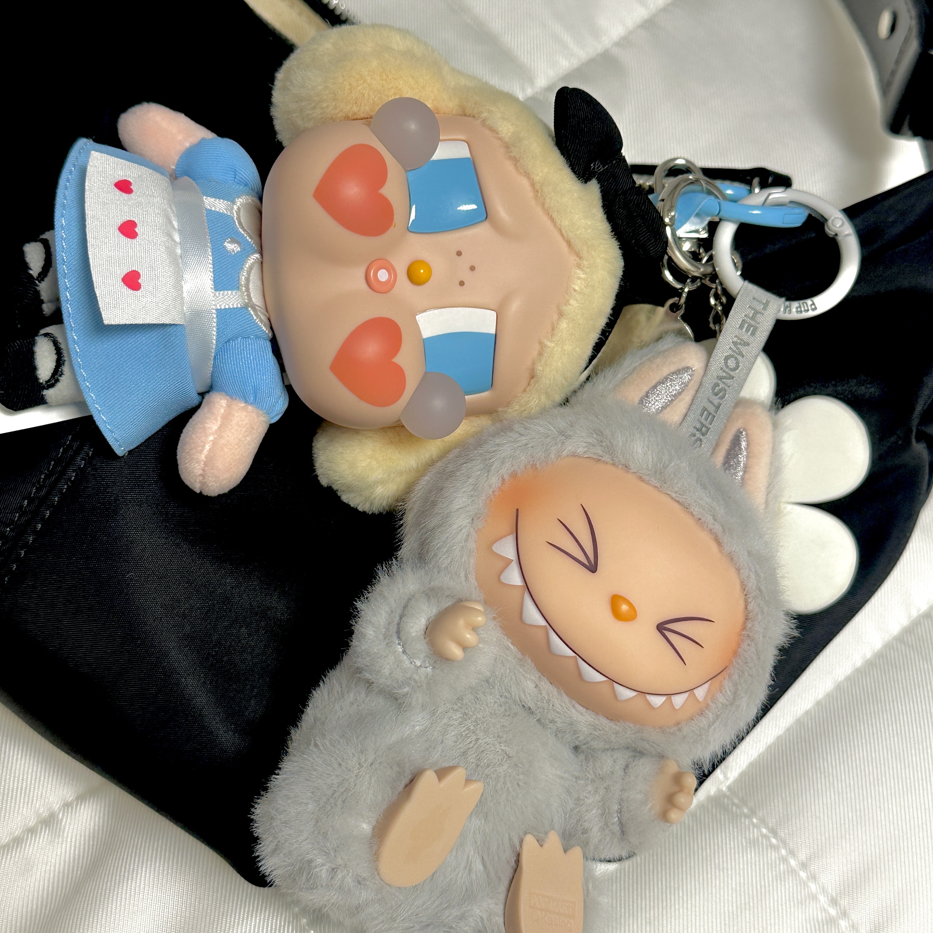 Pop Mart Labubu Let's Play Together Doll Series Hehe Keyring (Opened Case), Pop Mart Crybaby Crying Again Series Plush Keyring She's Alice (Opened Case) 착용 스타일