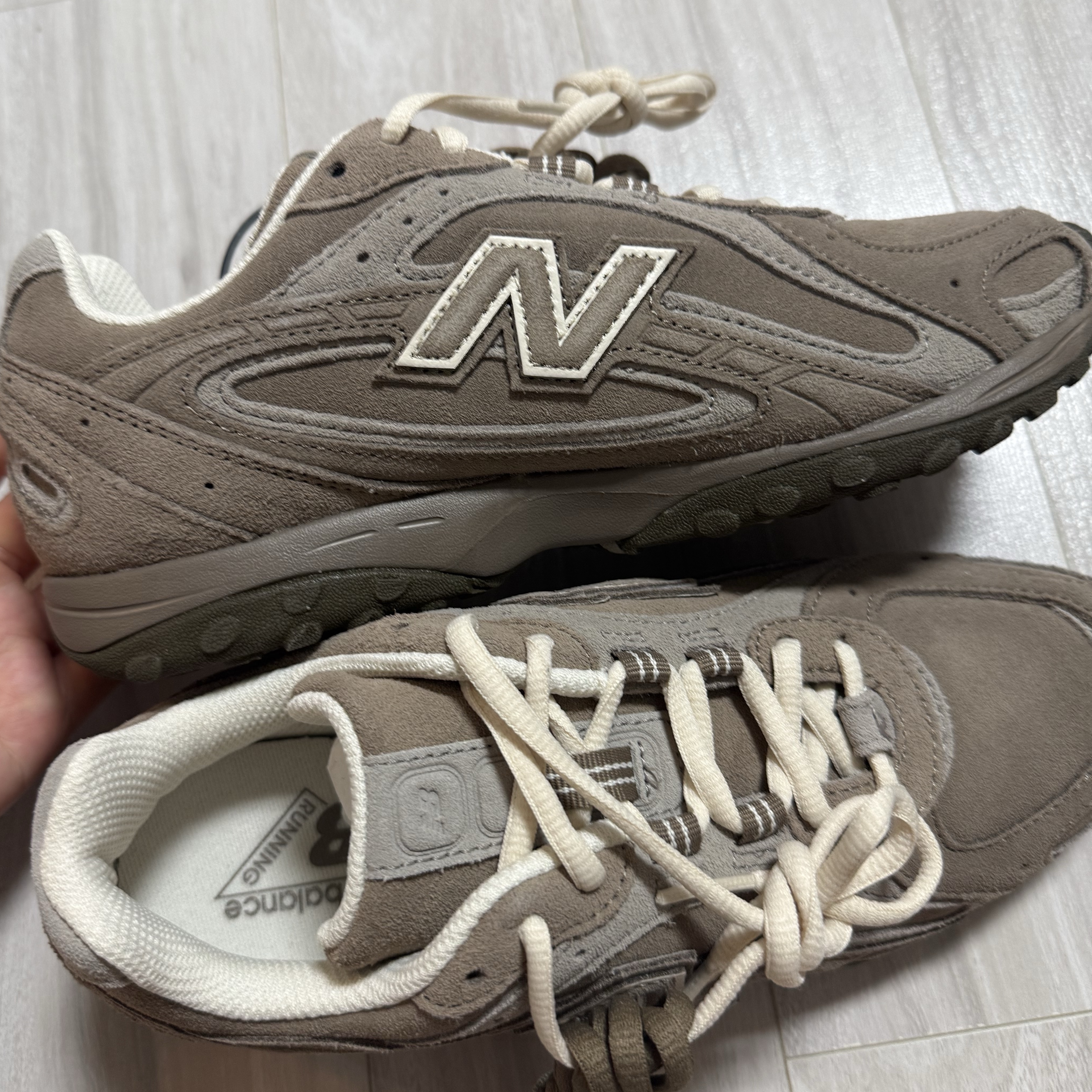 New Balance 204L Suede Mushroom Arid Stone 착용 스타일