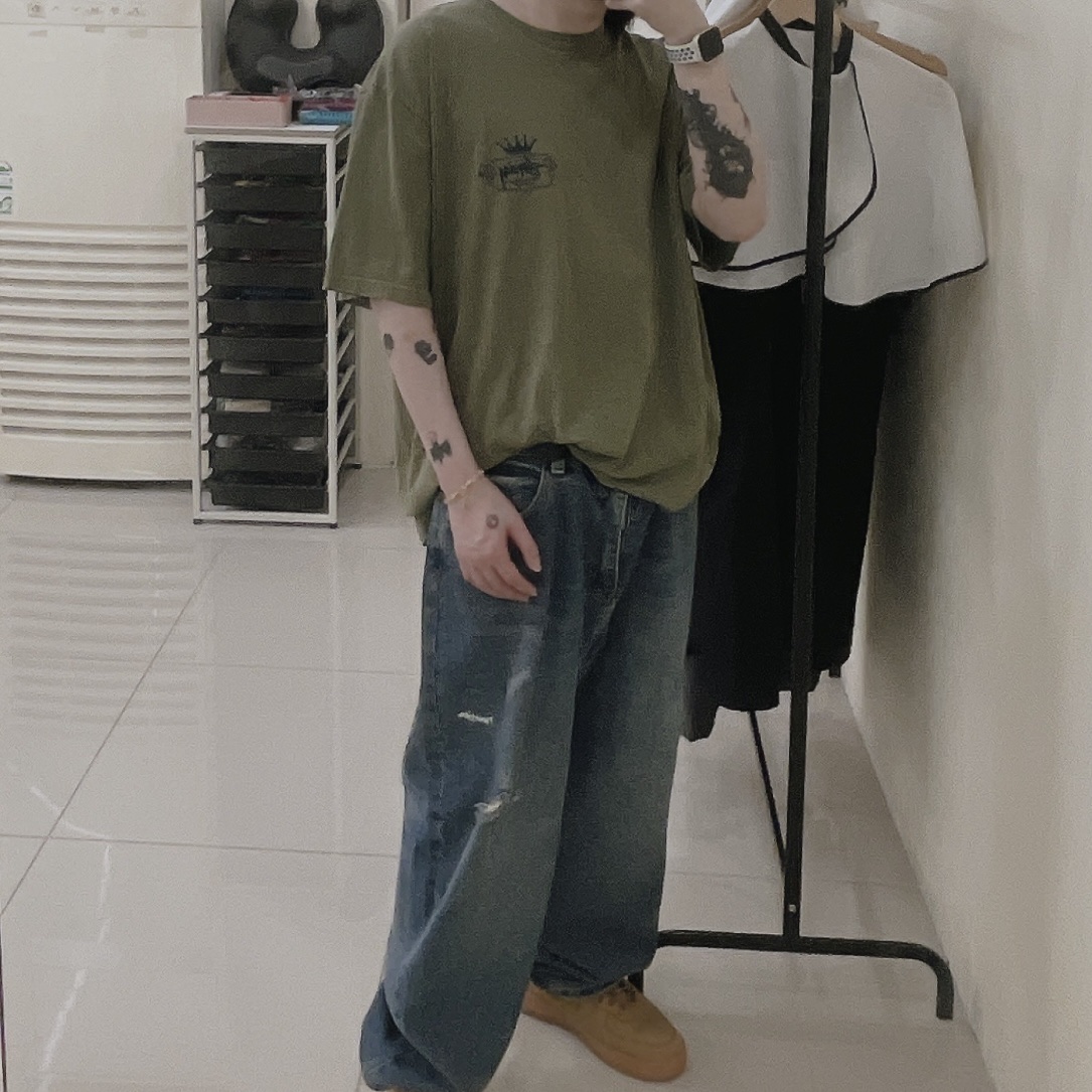 Supreme Spellout Embroidered Ripstop Track Jacket Black - 25FW, Stussy Built To Last Pigment Dyed T-Shirt Olive 착용 스타일 - 2