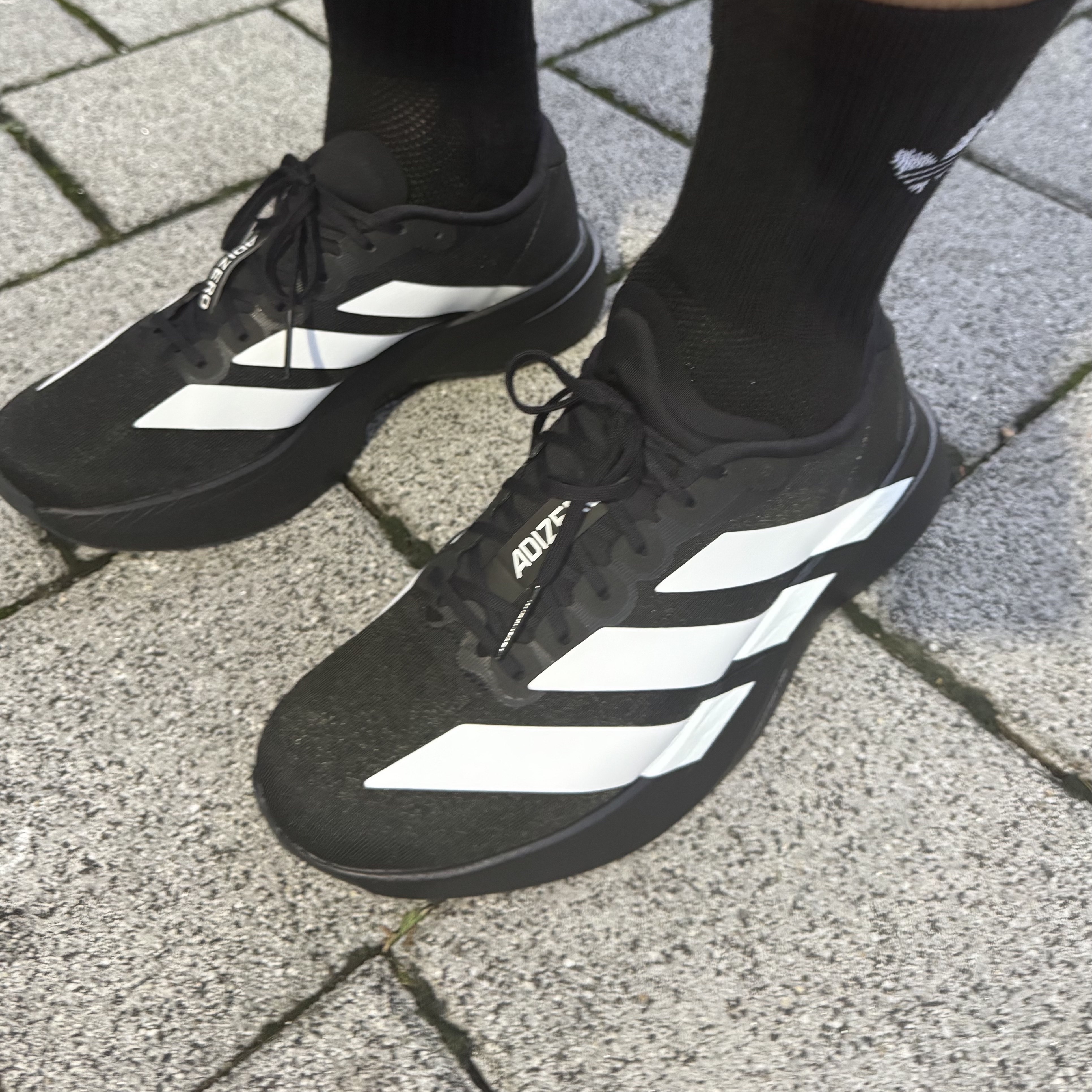 Adidas Adizero EVO SL Core Black Cloud White 착용 스타일