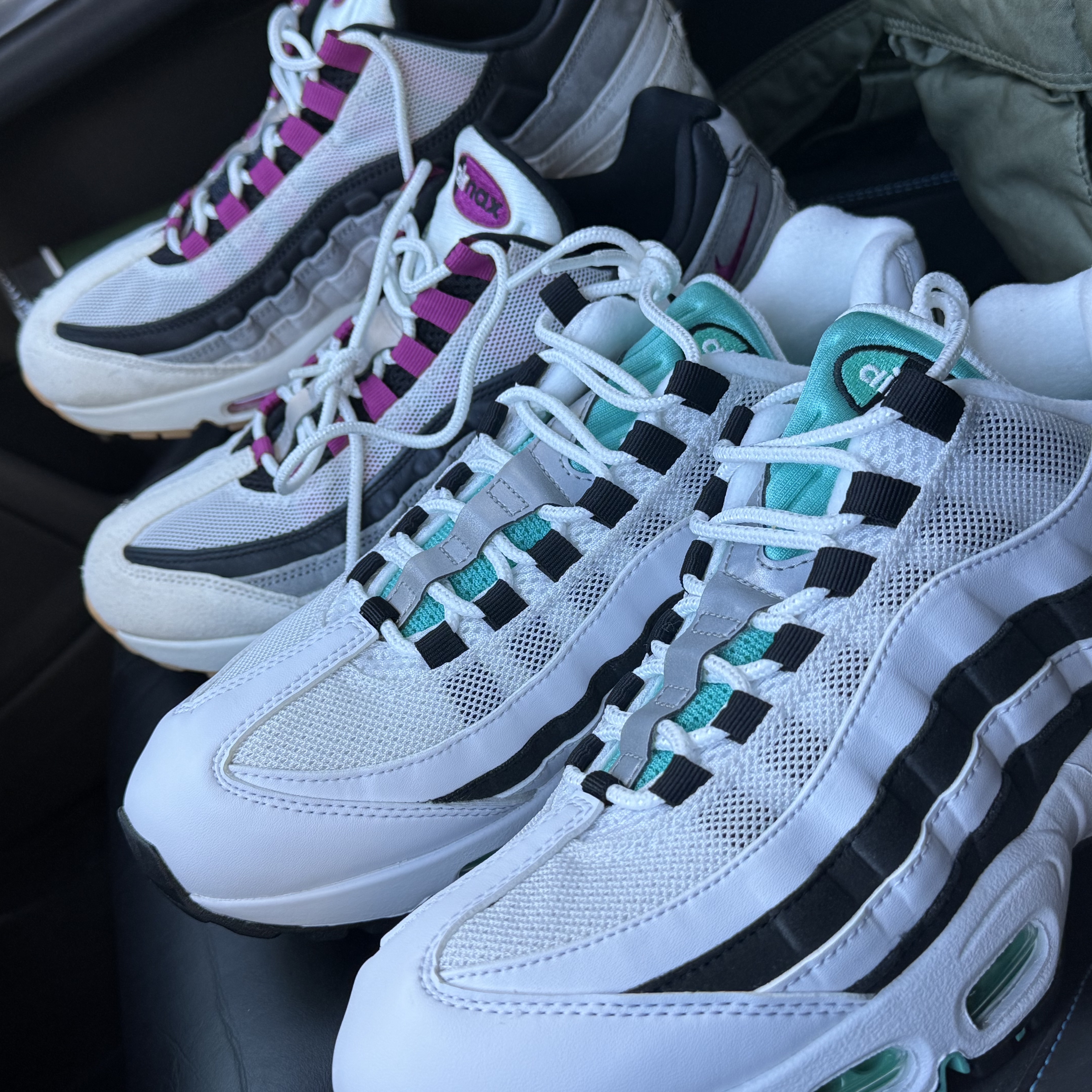 Nike Air Max 95 OG White and Black, Nike SB Air Max 95 Summit White and Cactus Flower 착용 스타일 - 1