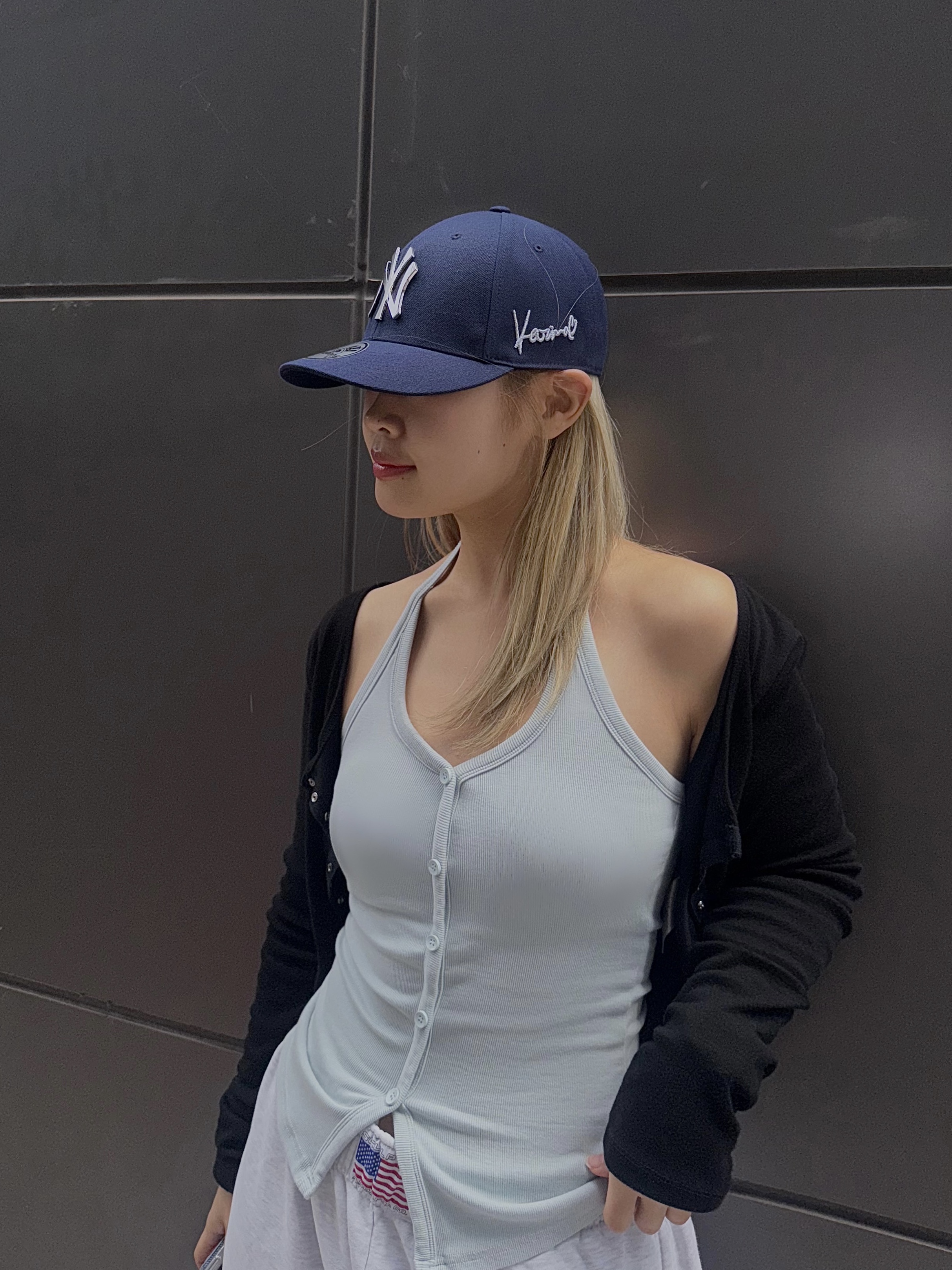 MLB Karina Exclusive Structured Ball Cap New York Yankees Navy 착용 스타일 - 1