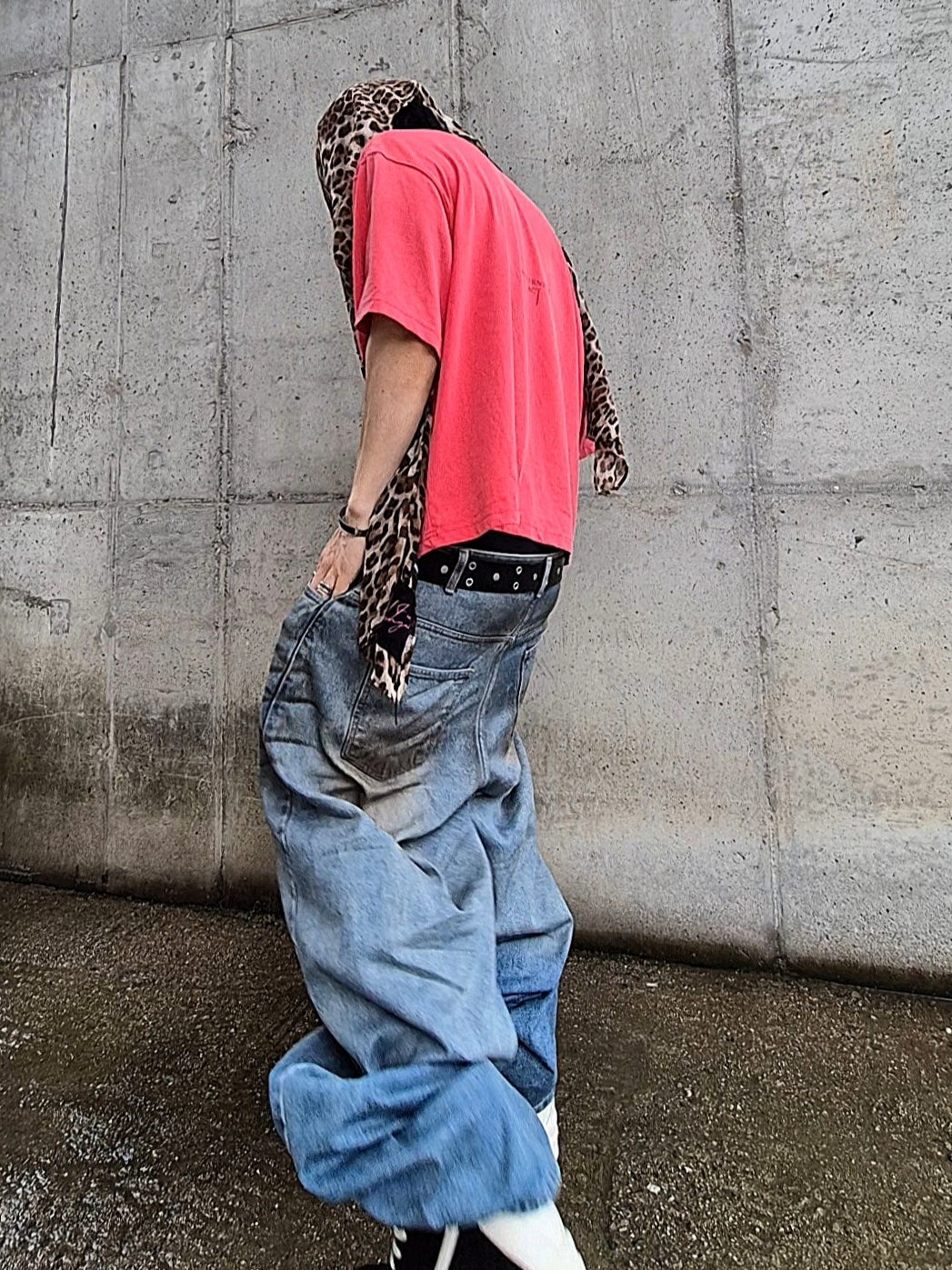 Rick Owens Hollywood Mega Bumper Geobasket in Full Grain Calf Leather Black Milk 착용 스타일 - 1