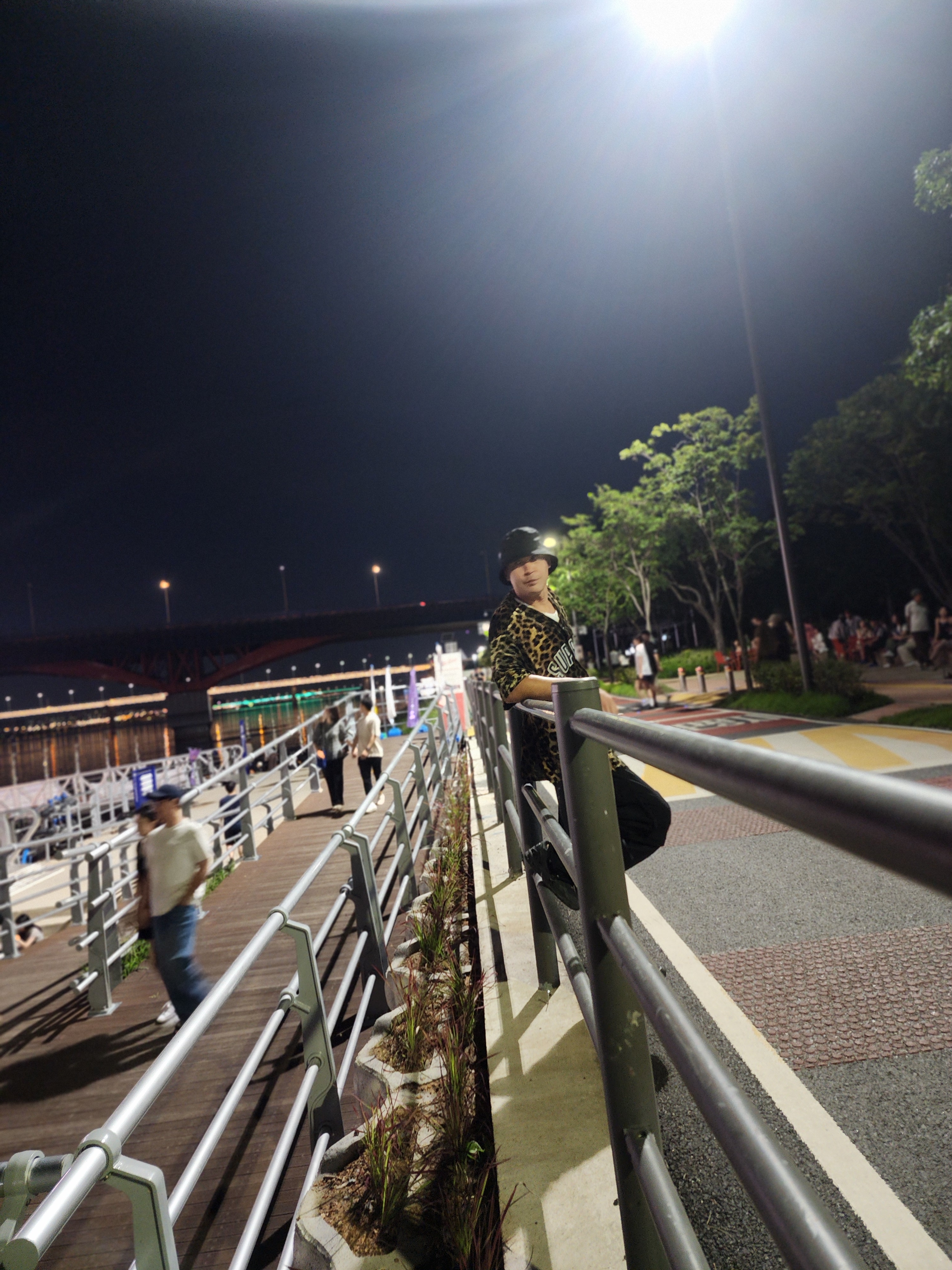 Supreme Velvet Baseball Jersey Leopard - 25SS, Supreme Washed Chino Twill Camp Cap Denim - 22FW 착용 스타일 - 2