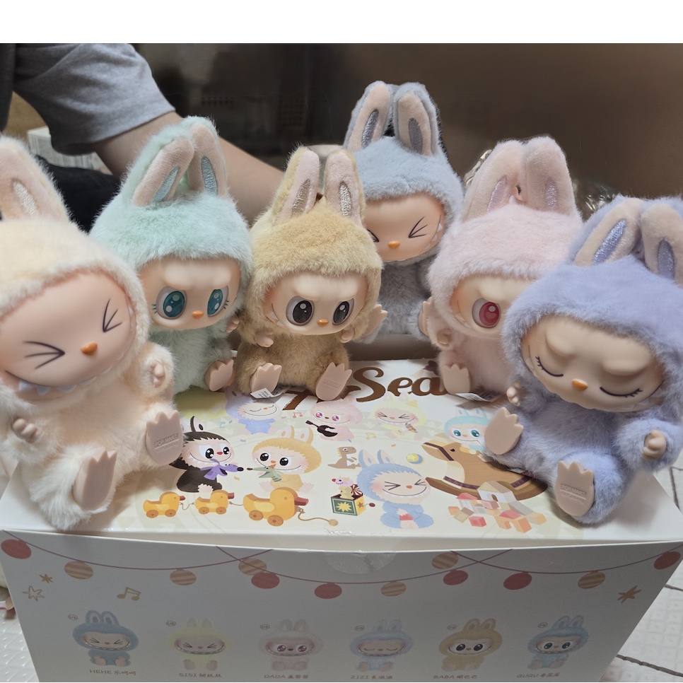Pop Mart Labubu Let's Play Together Doll Series Sealed Case (6 Blind Boxes), Pop Mart Labubu Let's Play Together Doll Series Sisi Keyring (Opened Case) 착용 스타일 - 3