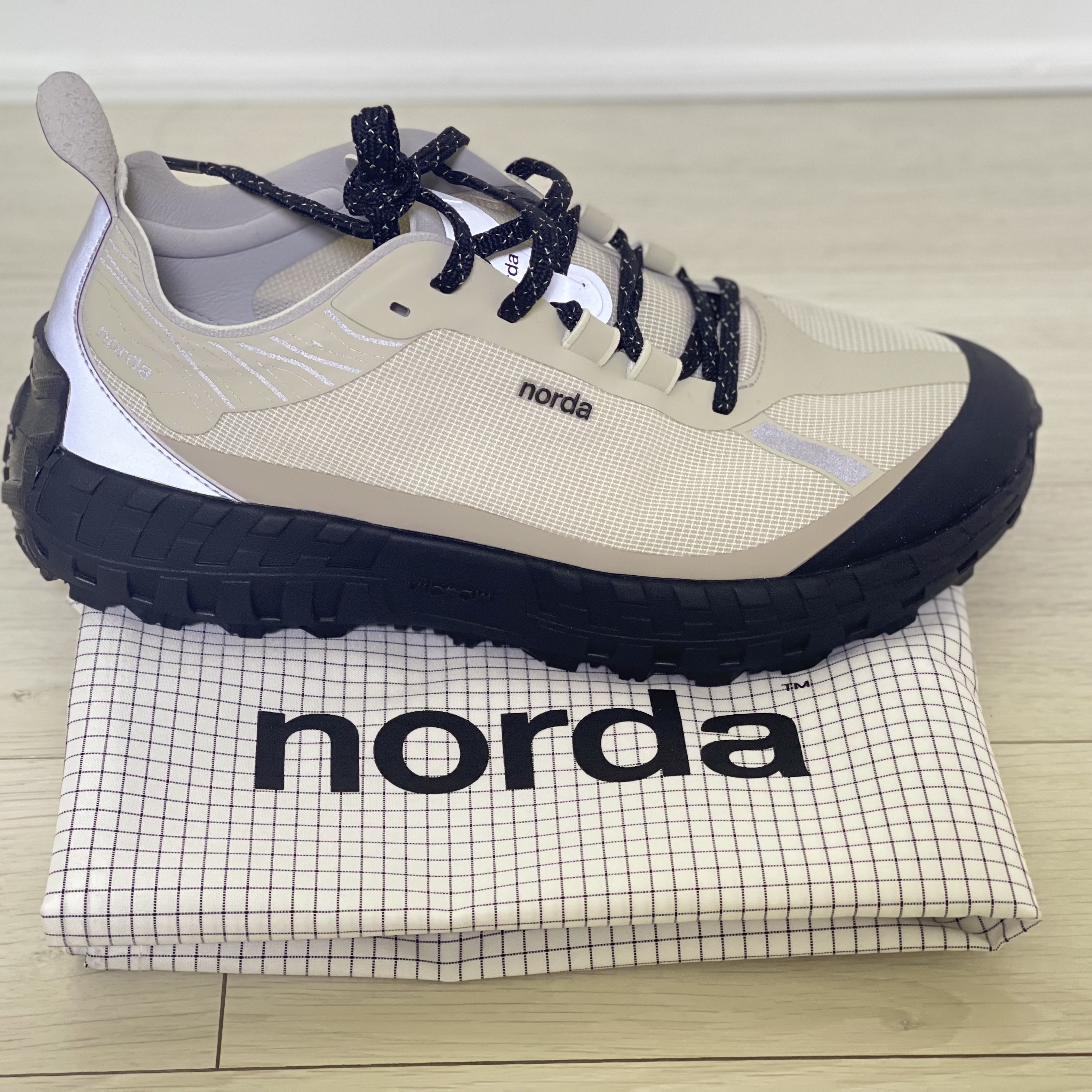 Norda 001/A Cinder 착용 스타일