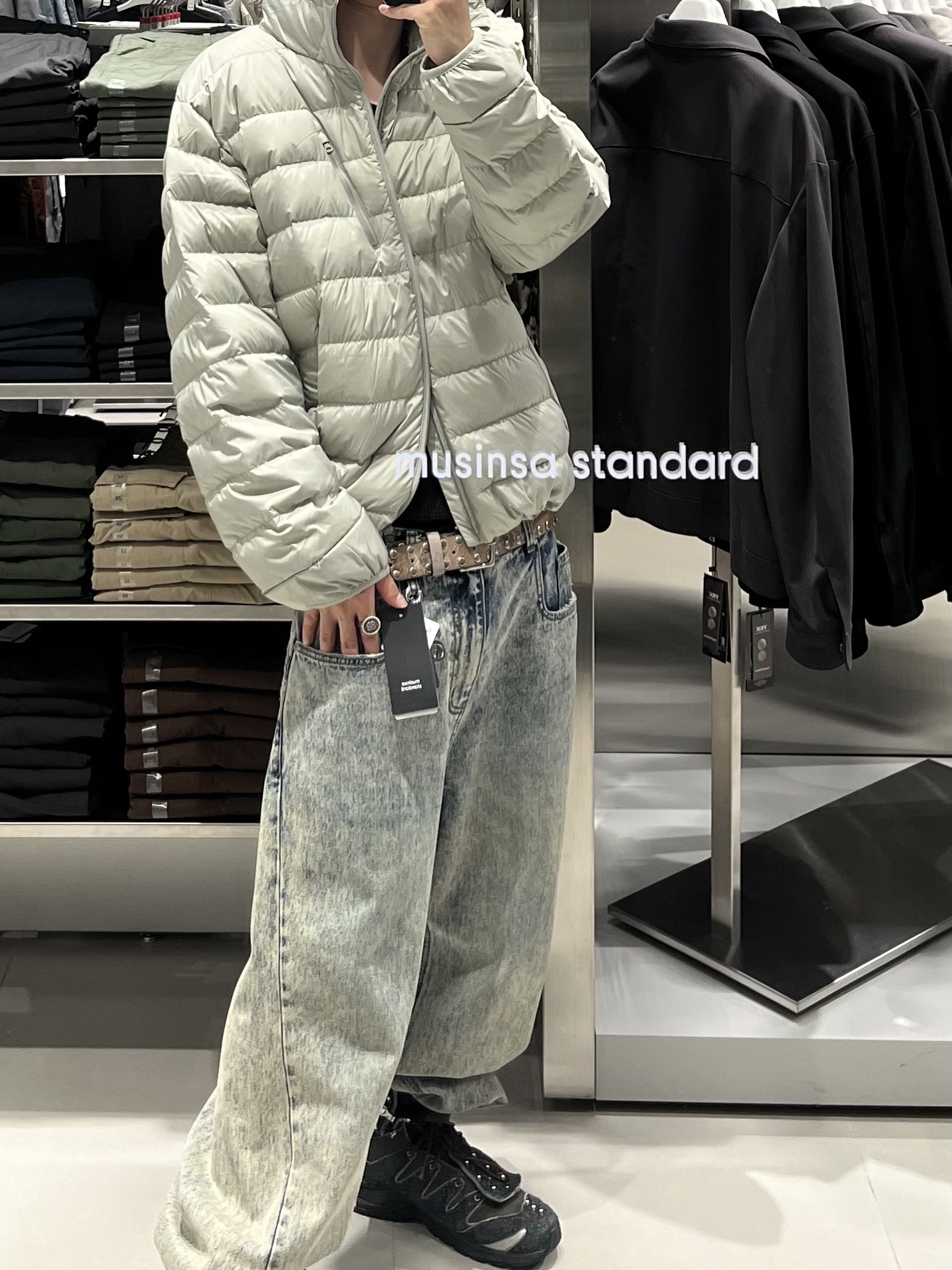 Musinsa Standard City Leisure Hooded Light Down Jacket Brown, Salomon x The Broken Arm XA Jungle Black White 착용 스타일 - 4