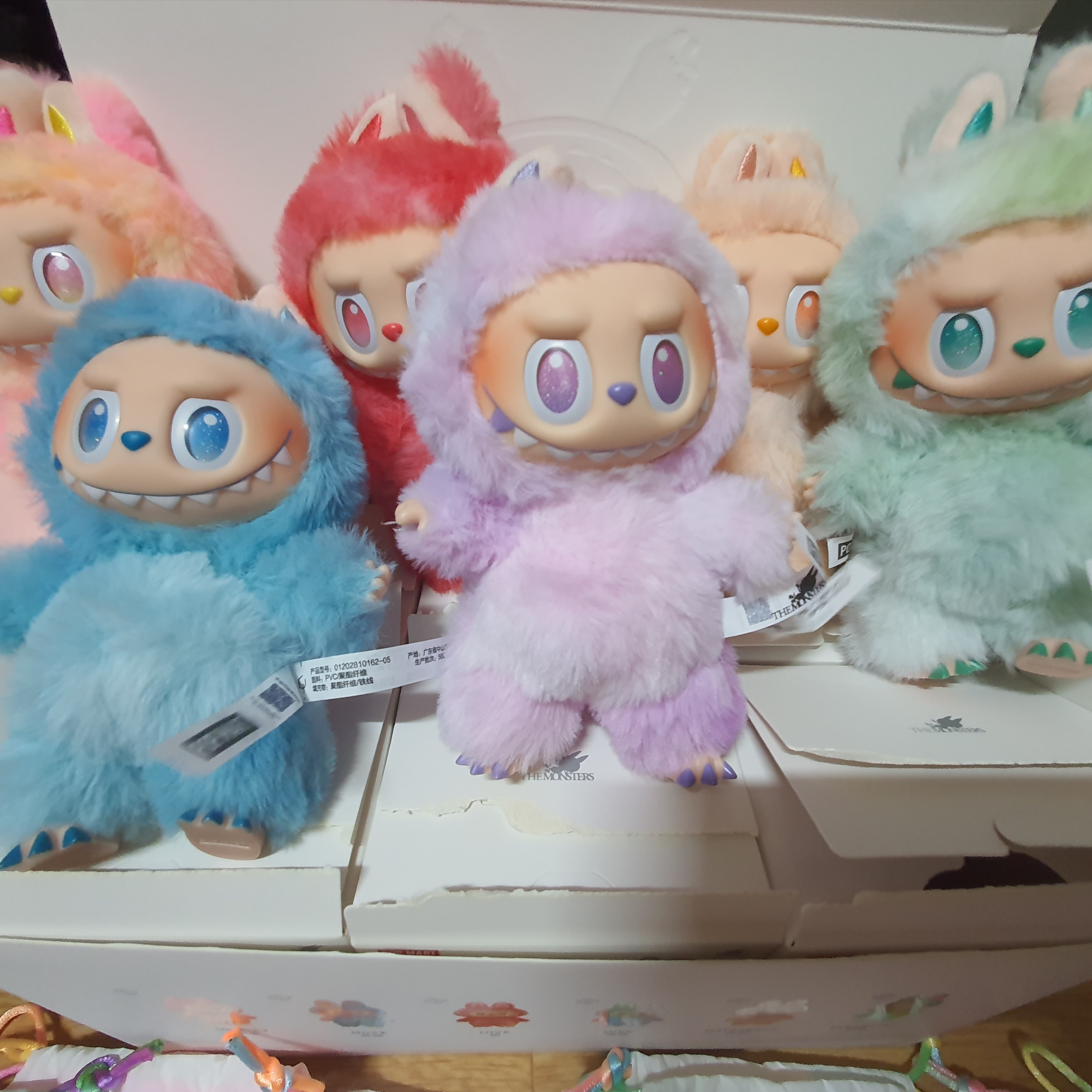 Pop Mart Labubu The Monsters Highlight Series Sealed Case (6 Blind Boxes) 착용 스타일