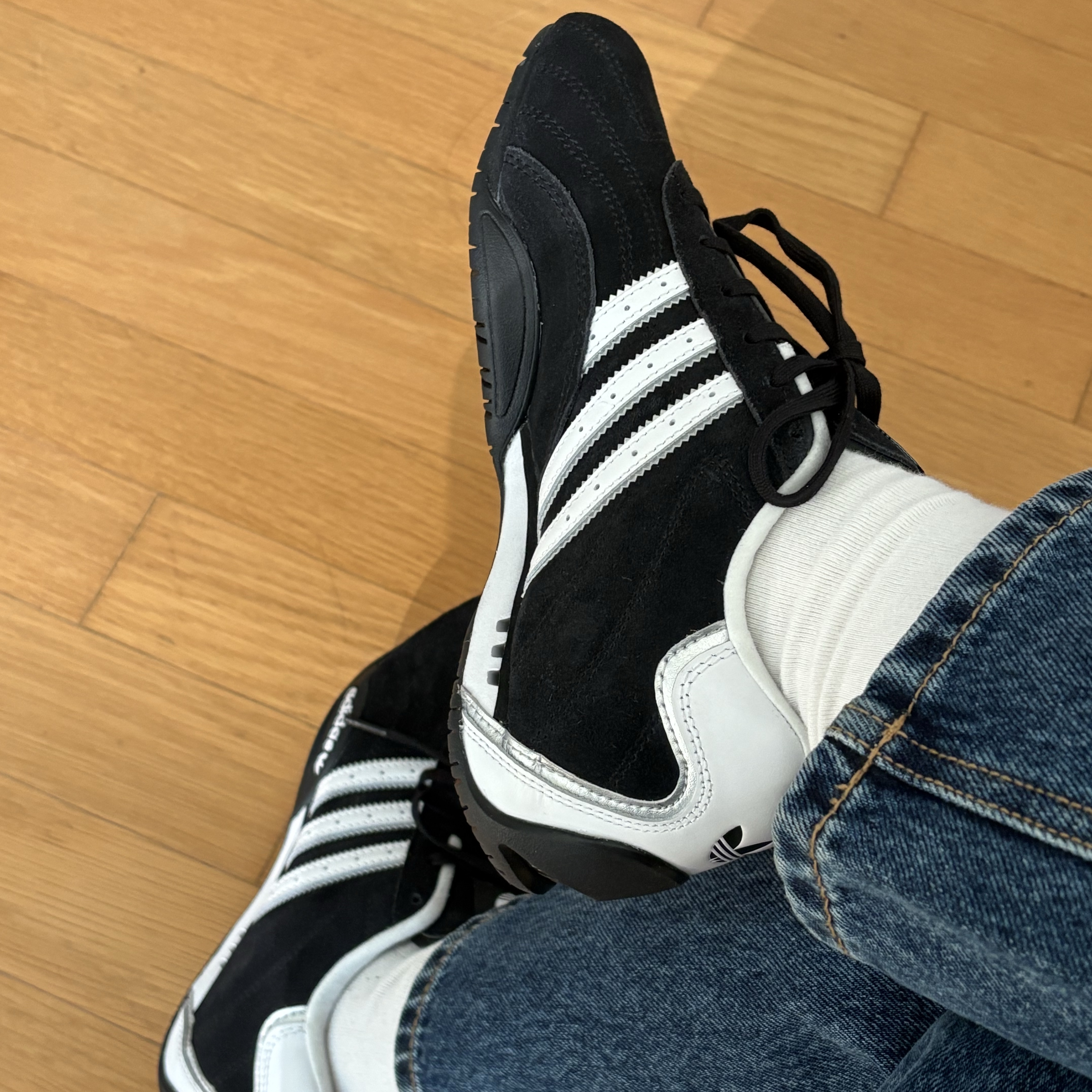 Adidas Originals Adiracer Lo Core Black Cloud White 착용 스타일