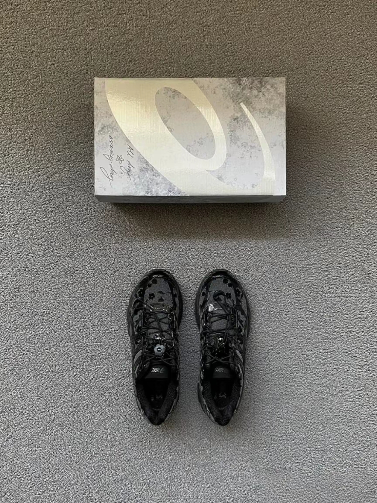 Asics x Cecilie Bahnsen Gel-Cumulus 16 Black 착용 스타일