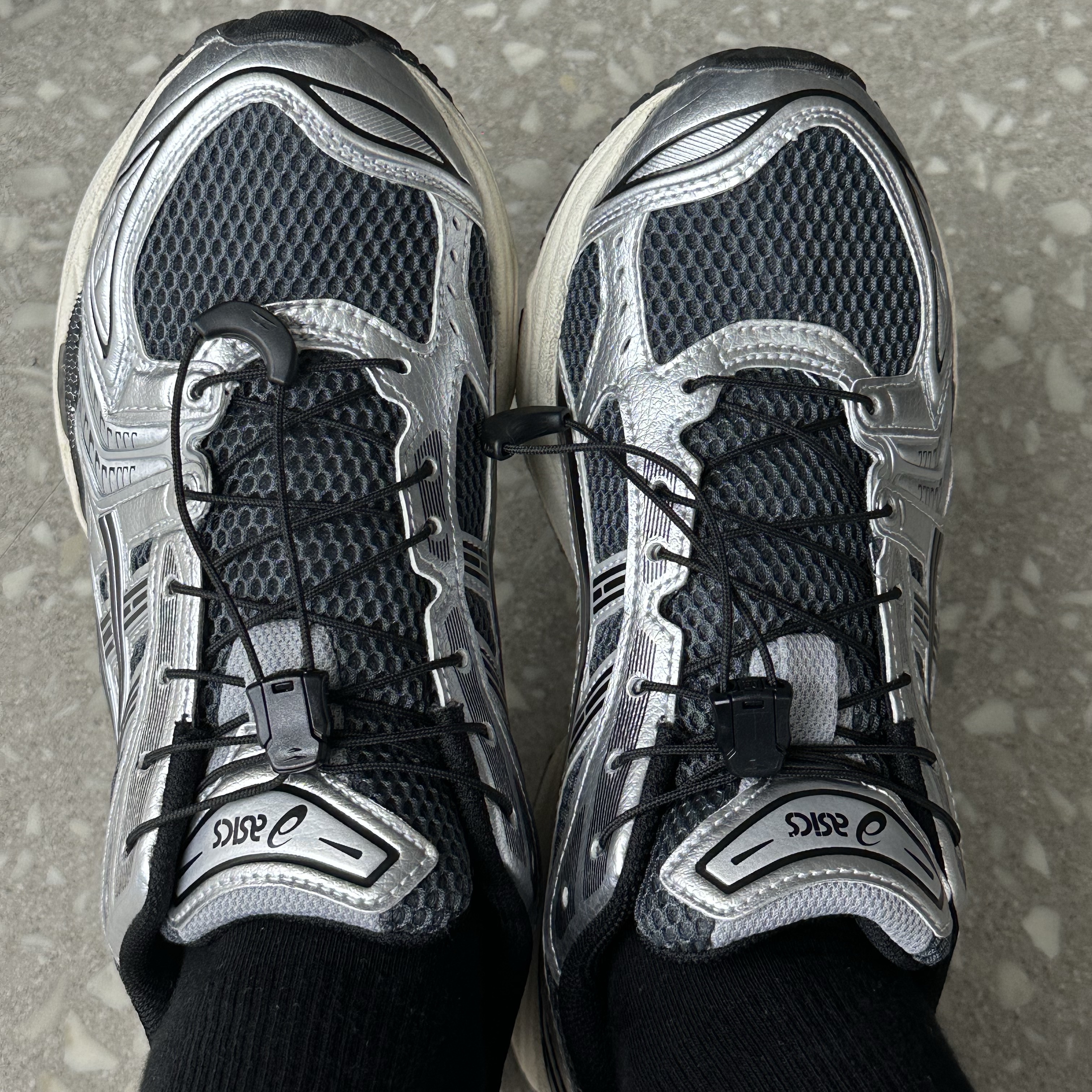 Asics Unlimited Gel-Kayano 14 Carrier Grey Black 착용 스타일
