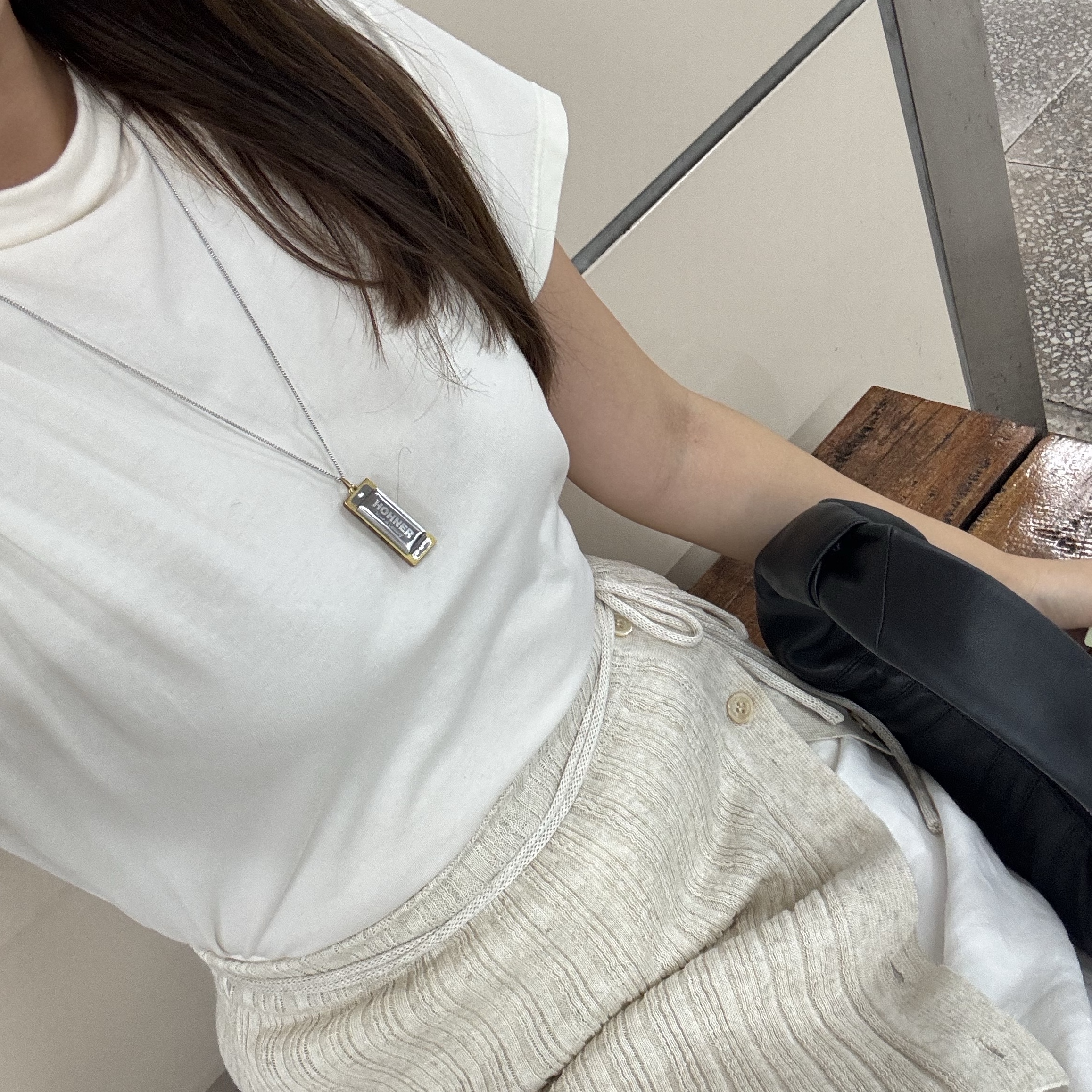 Lemaire Fortune Croissant Bag Soft Nappa Leather Black, Lemaire Harmonica Necklace Rhodium Silver Multicolor 착용 스타일