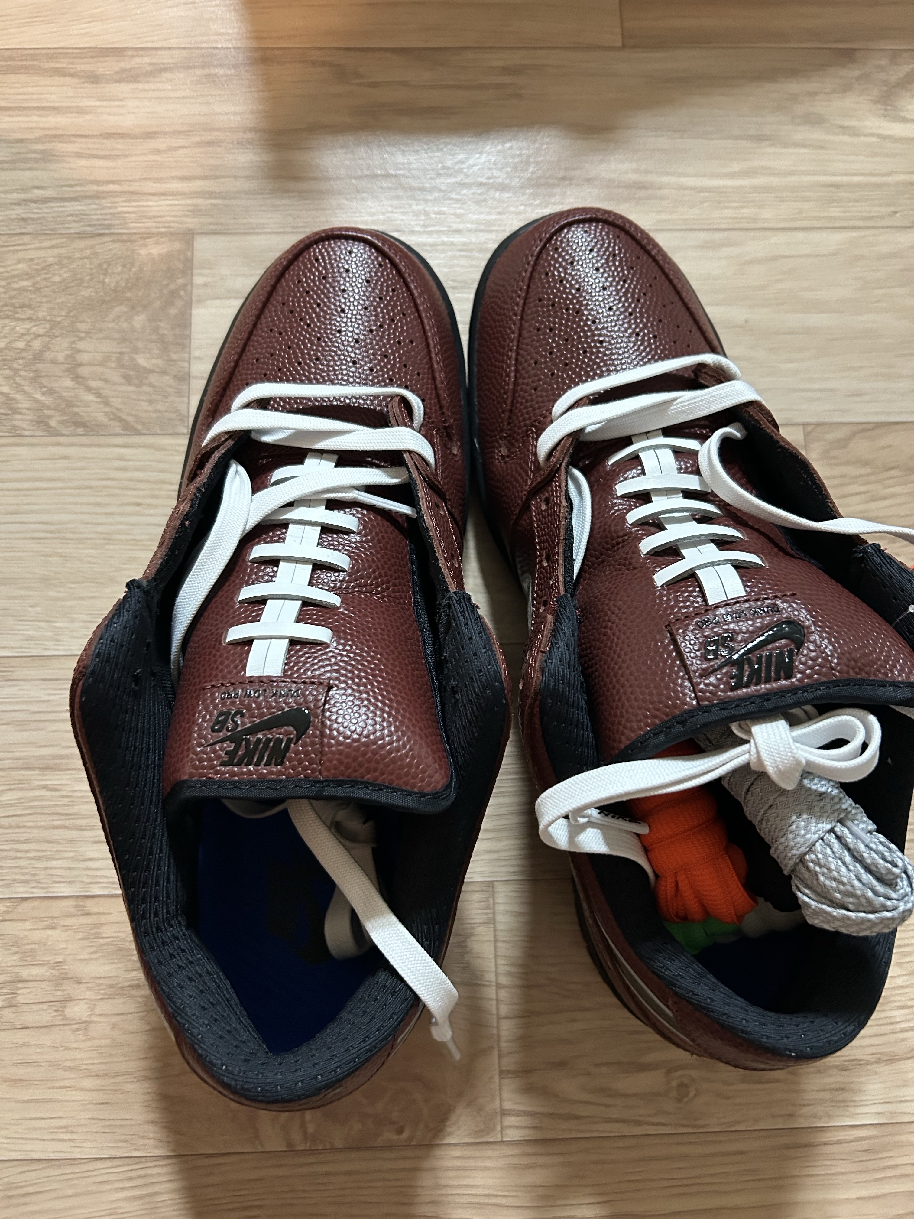 Nike x Limosine Skateboards SB Dunk Low Pro Brown and Black 착용 스타일