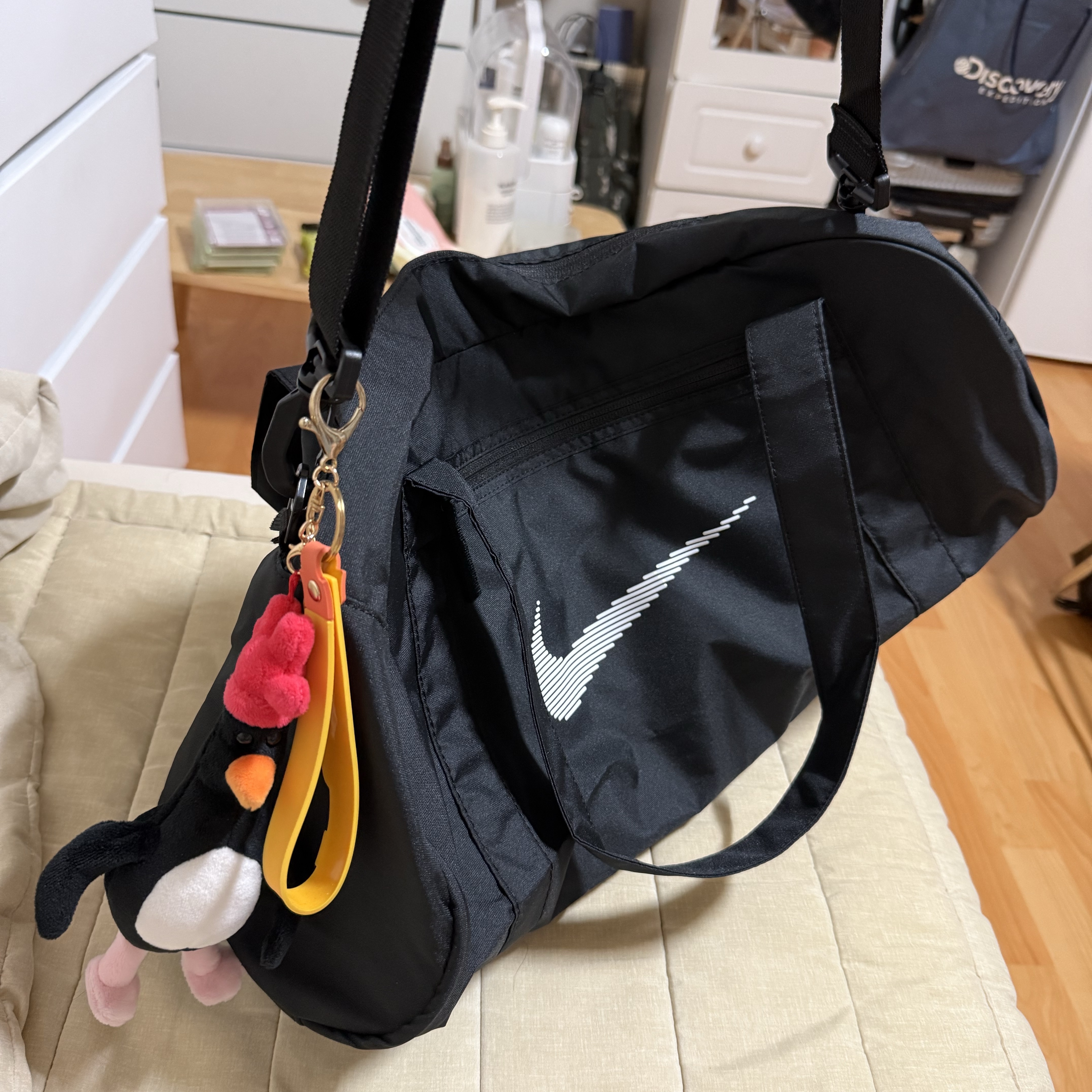 Nike Gym Club Duffle Bag 24L Black 착용 스타일 - 4