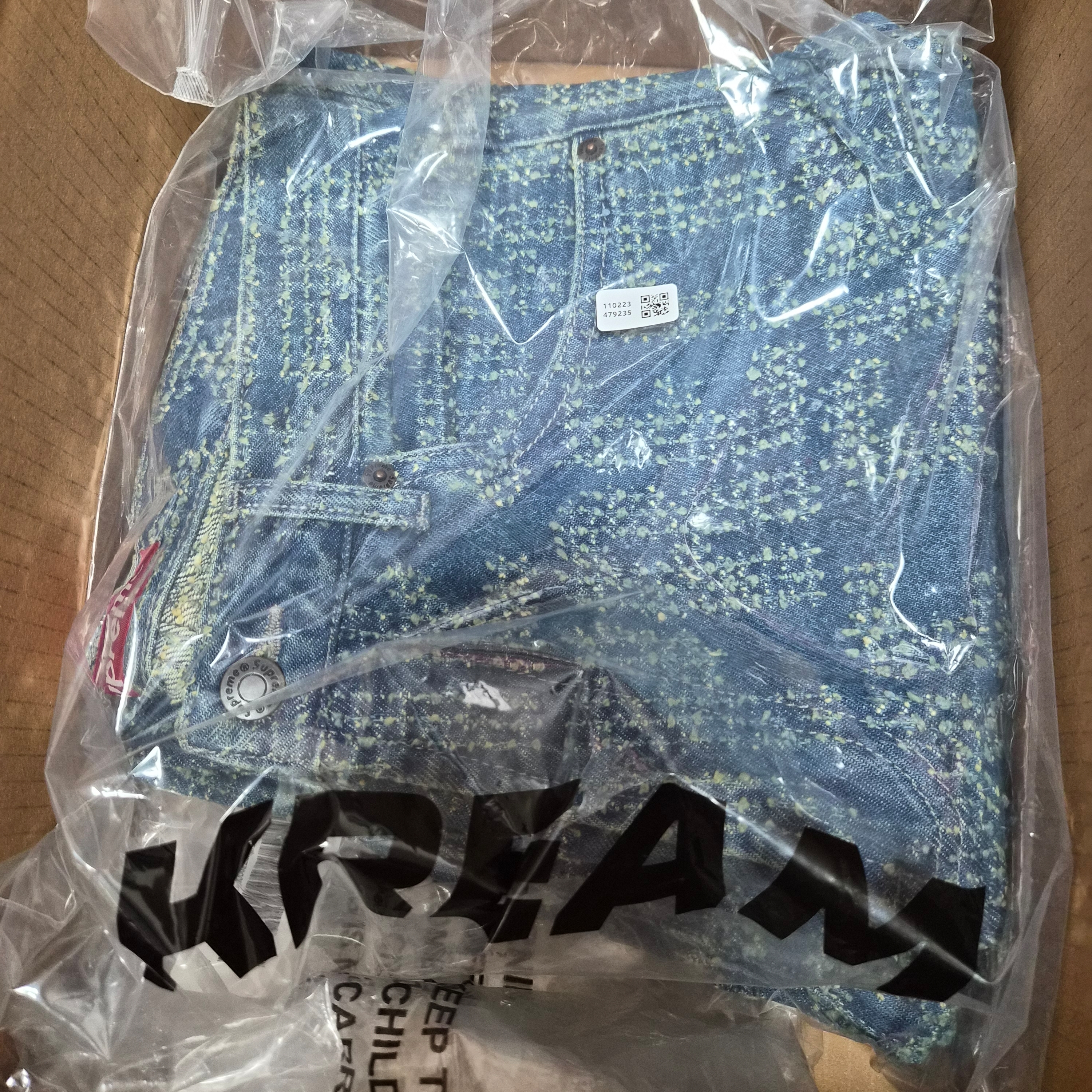 Supreme Needle Punch Regular Jean Washed Blue - 23FW 착용 스타일