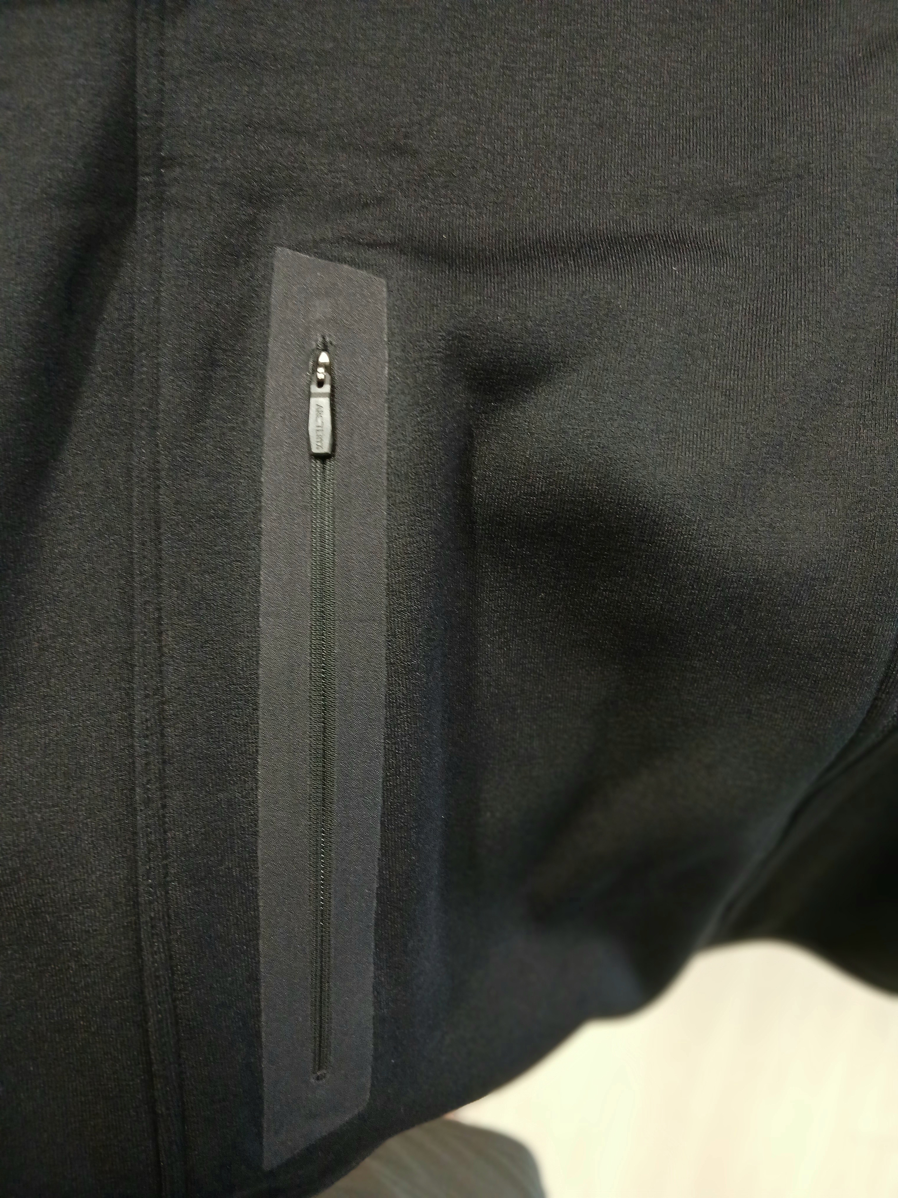 Arc'teryx Kyanite Jacket Black, Arc'teryx Kyanite Lightweight Jacket Black 착용 스타일 - 7