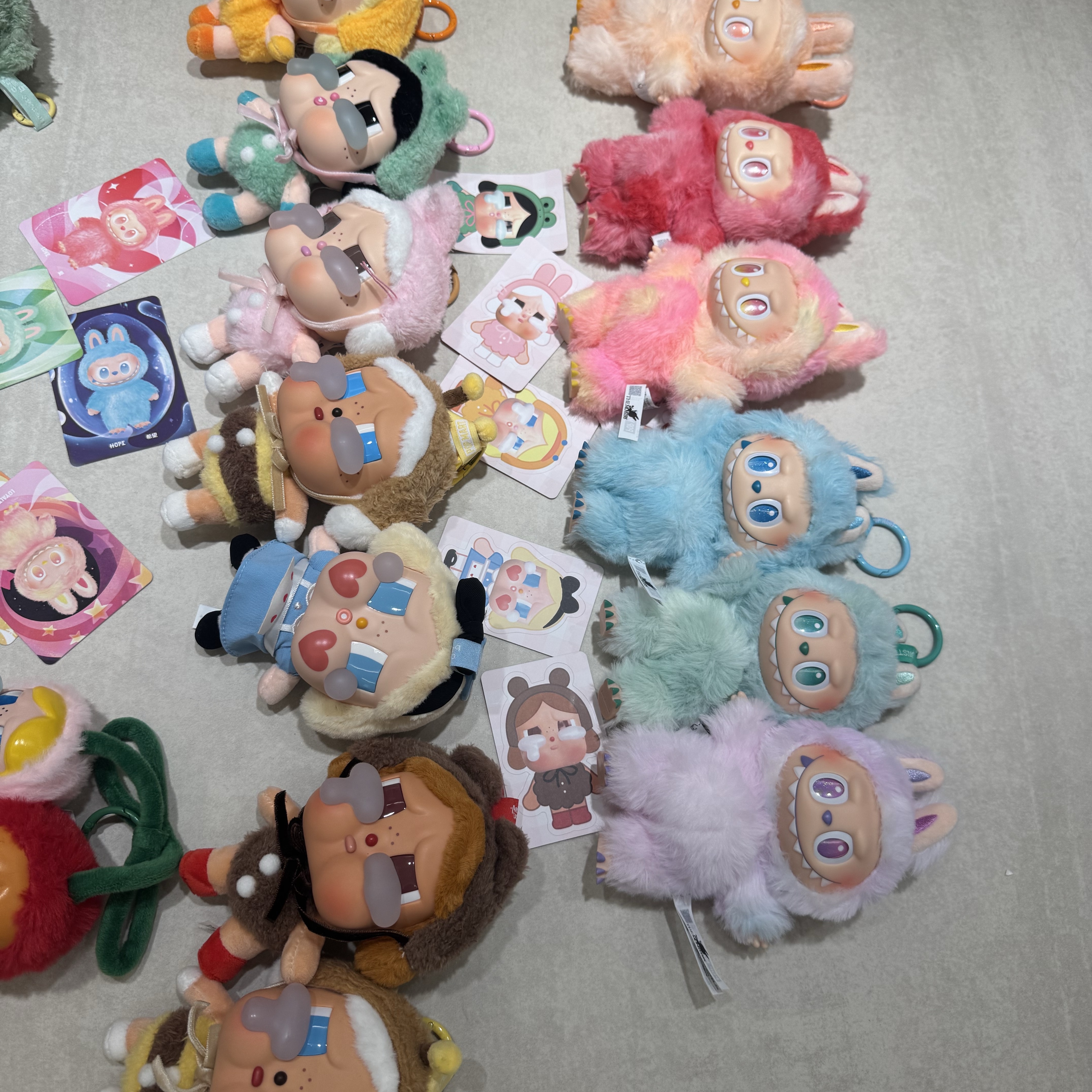 Pop Mart Crybaby Crying Again Series Plush Keyring Sealed Case (6 Blind Boxes) 착용 스타일