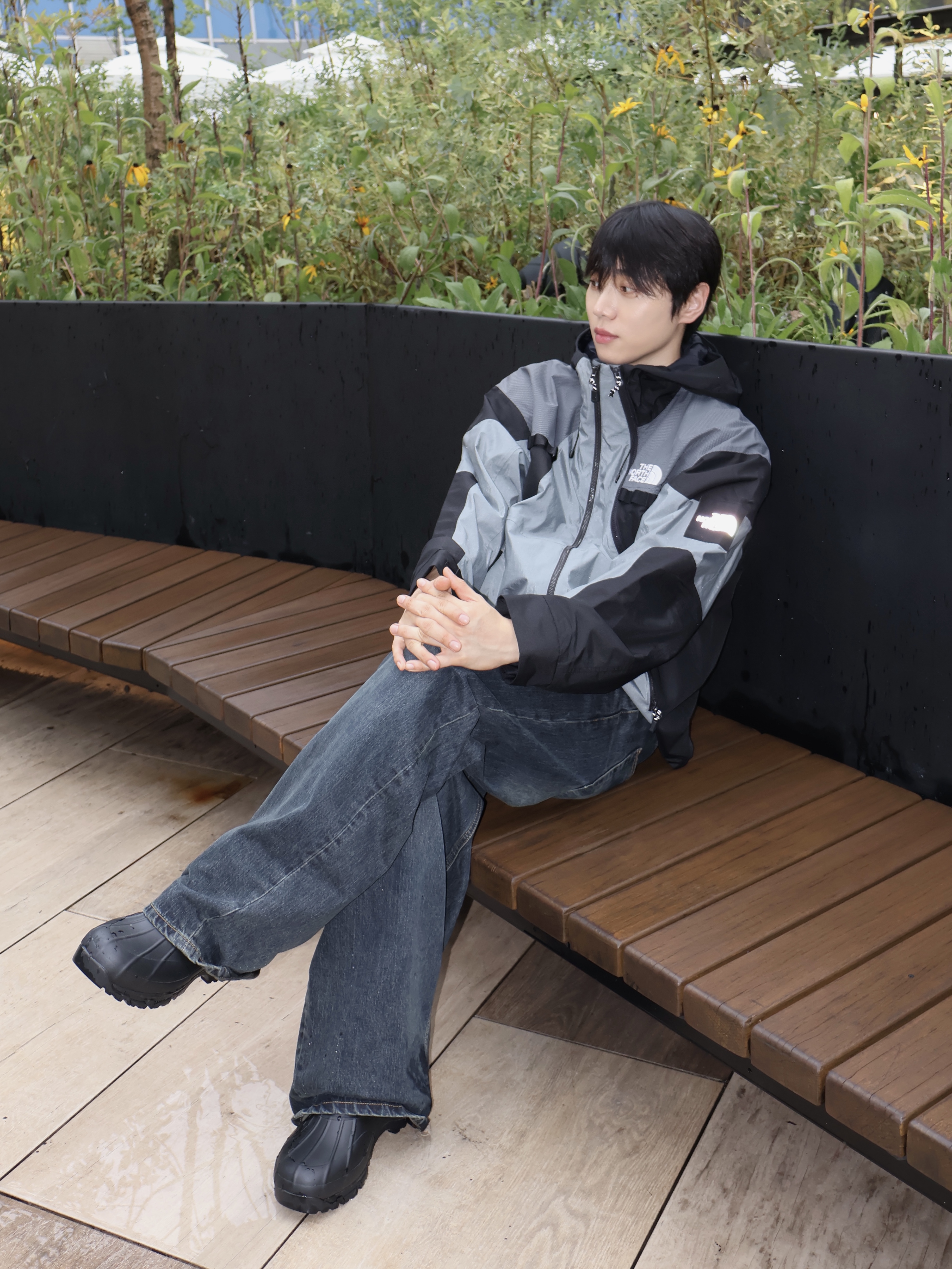 The North Face Purple Label Mountain Wind Parka Black 착용 스타일 - 1