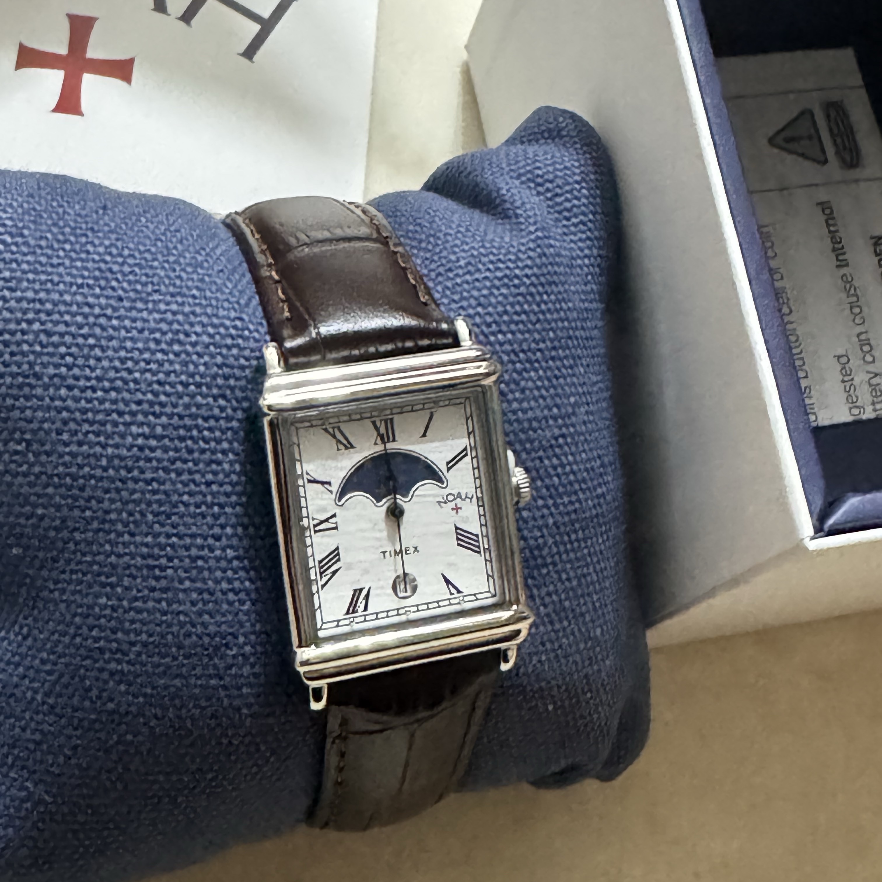 Timex x Noah Moon 37mm Phase Watch Brown Steel 착용 스타일