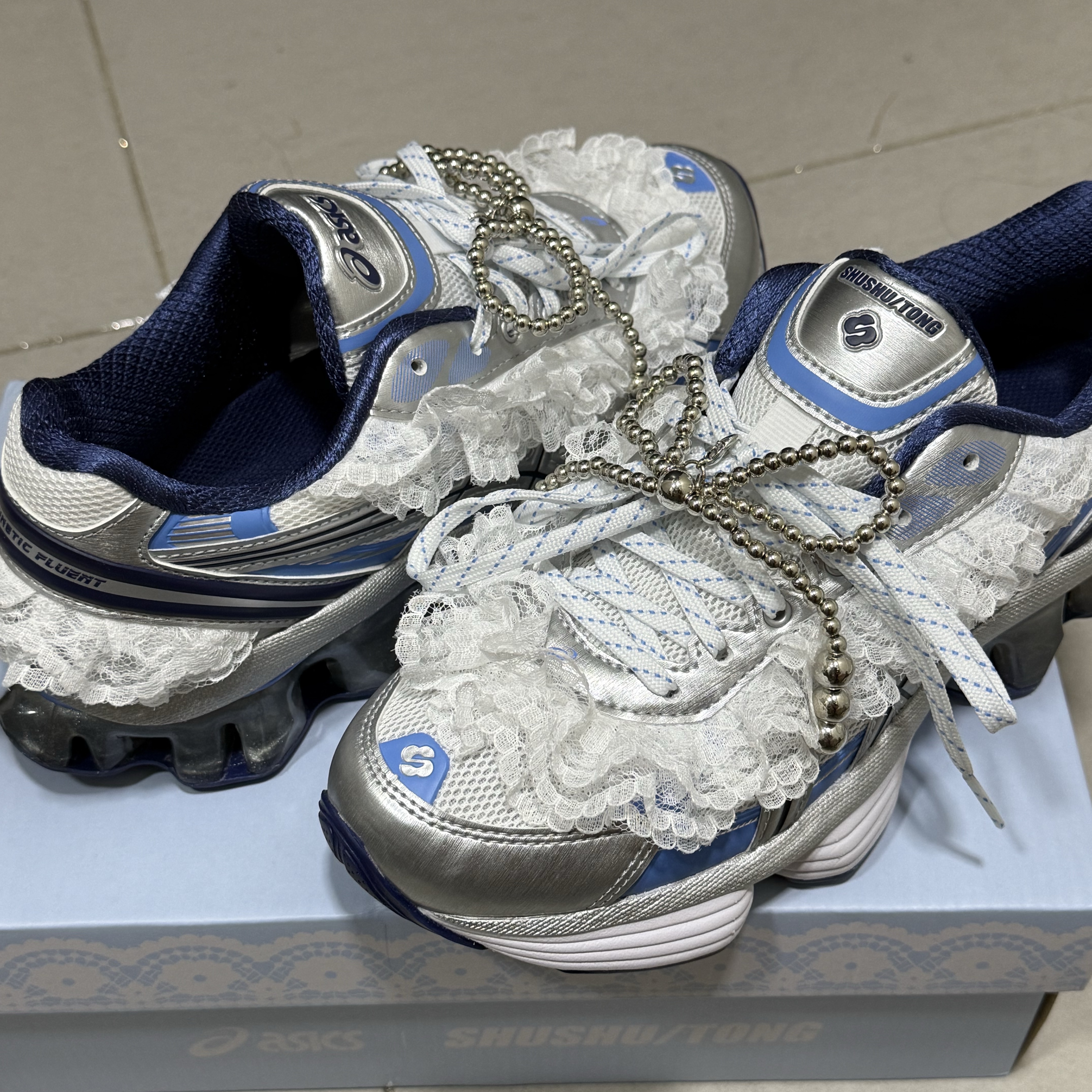 Asics x Shushu Tong Gel-Kinetic Fluent White Dive Blue 착용 스타일 - 1