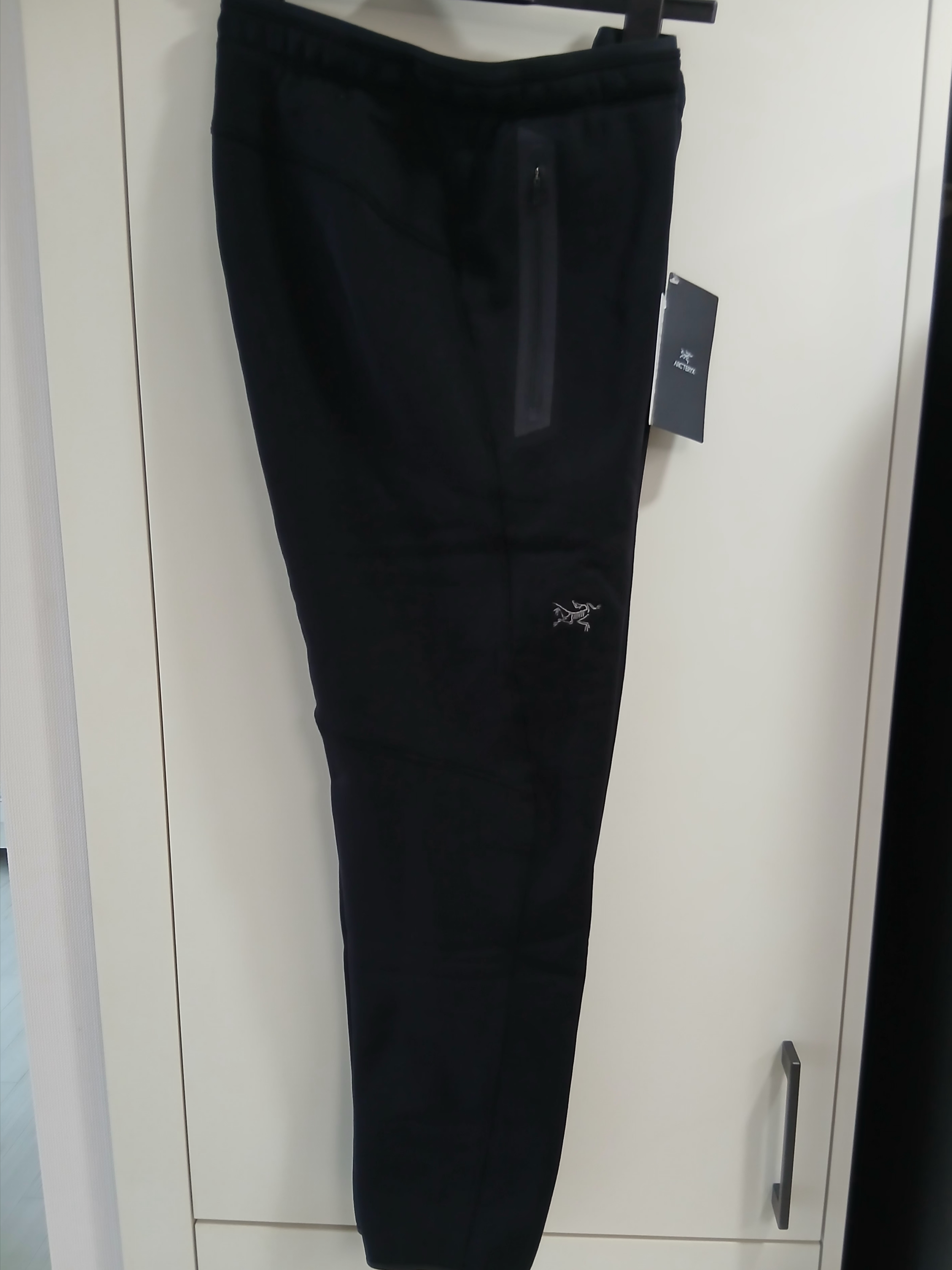 Arc'teryx Kyanite Pants Black, SANSI Joan Necklace Cerimic;Gemstone 착용 스타일 - 3