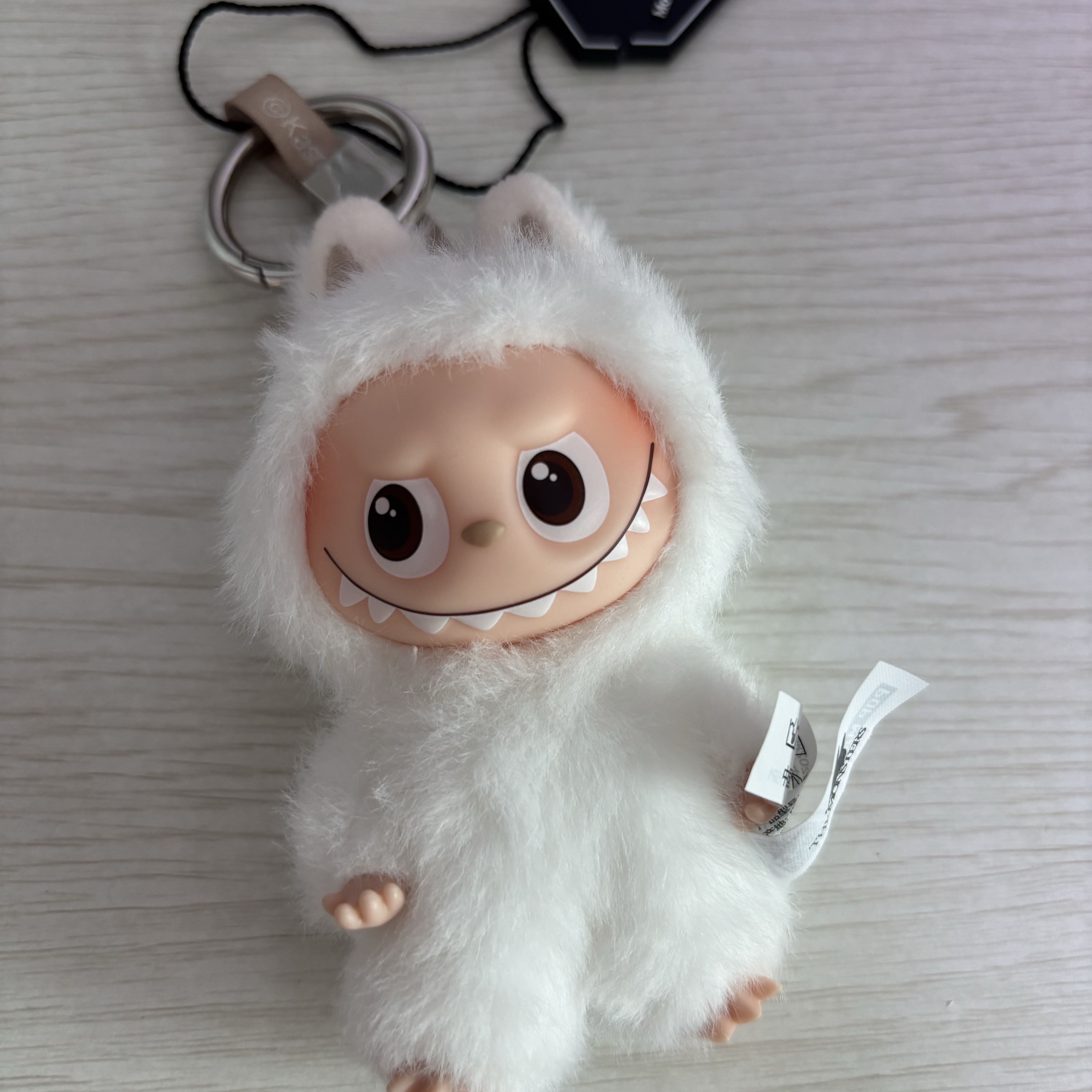 Pop Mart Labubu The Monsters Pin For Love Series Vinyl Plush Pendant (A-M) H (Opened Case) 착용 스타일