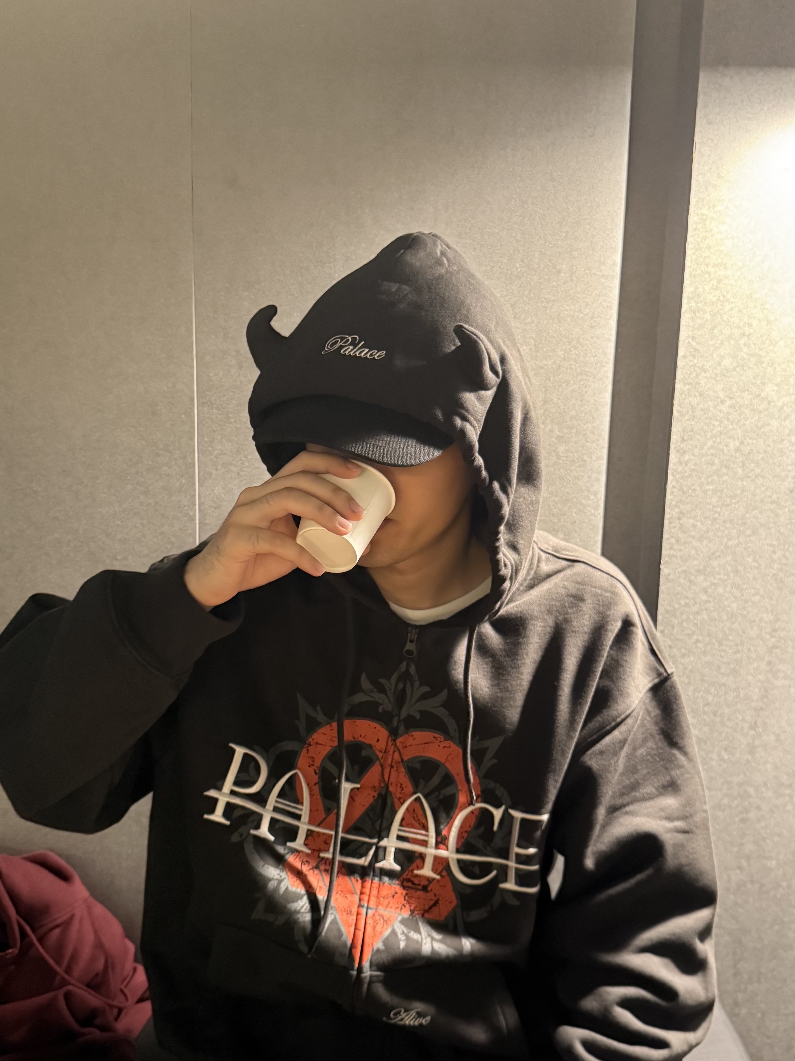 Palace x HIM Gram Hood Black - 25FW, Stussy x Our Legacy Work Shop Low Profile Trucker Cap Black 착용 스타일 - 2