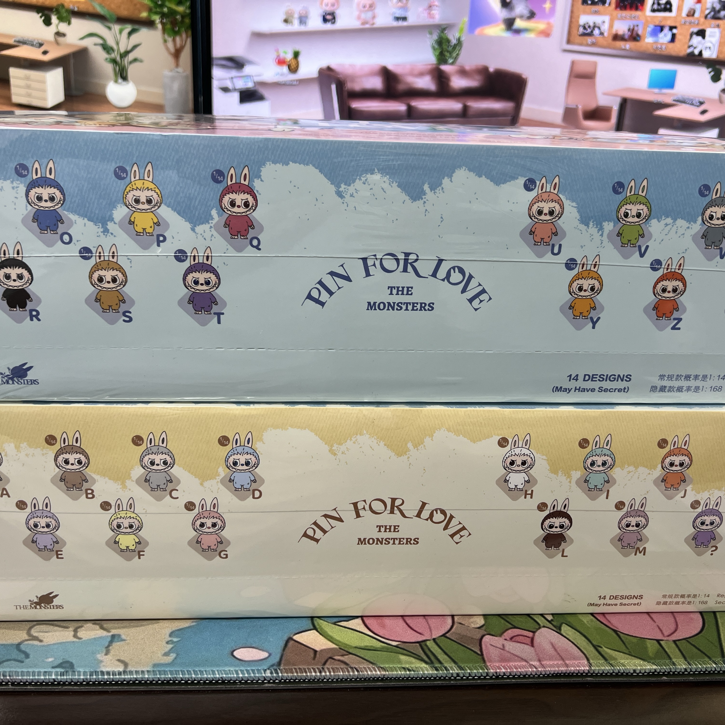 Pop Mart Labubu The Monsters Pin For Love Series Vinyl Plush Pendant Sealed Case (N-Z) (14 Blind Boxes), Pop Mart Labubu The Monsters Pin For Love Series Vinyl Plush Pendant Sealed Case (A-M) (14 Blind Boxes) 착용 스타일