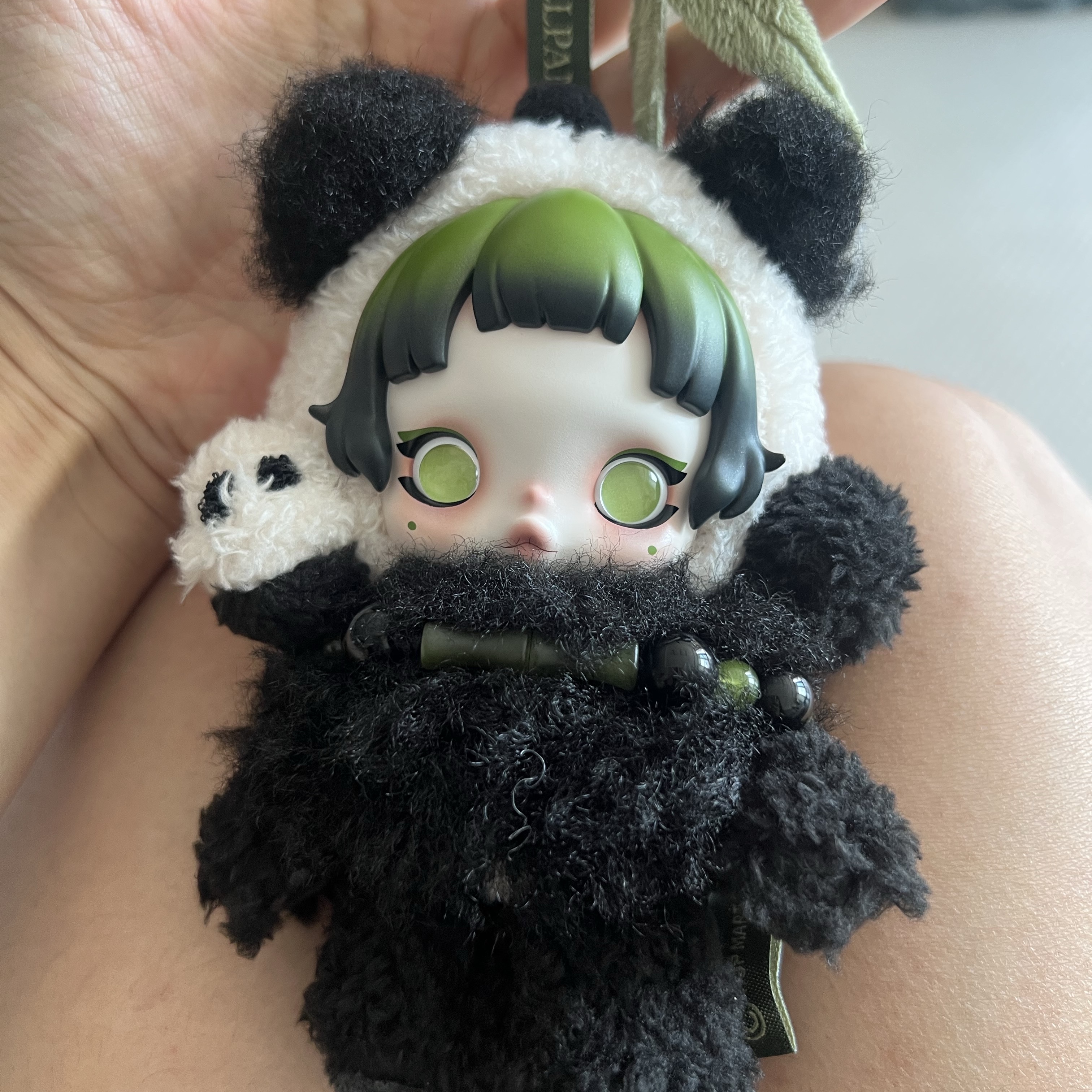 Pop Mart Skullpanda Lazy Panda Plush Doll Pendant 착용 스타일 - 1