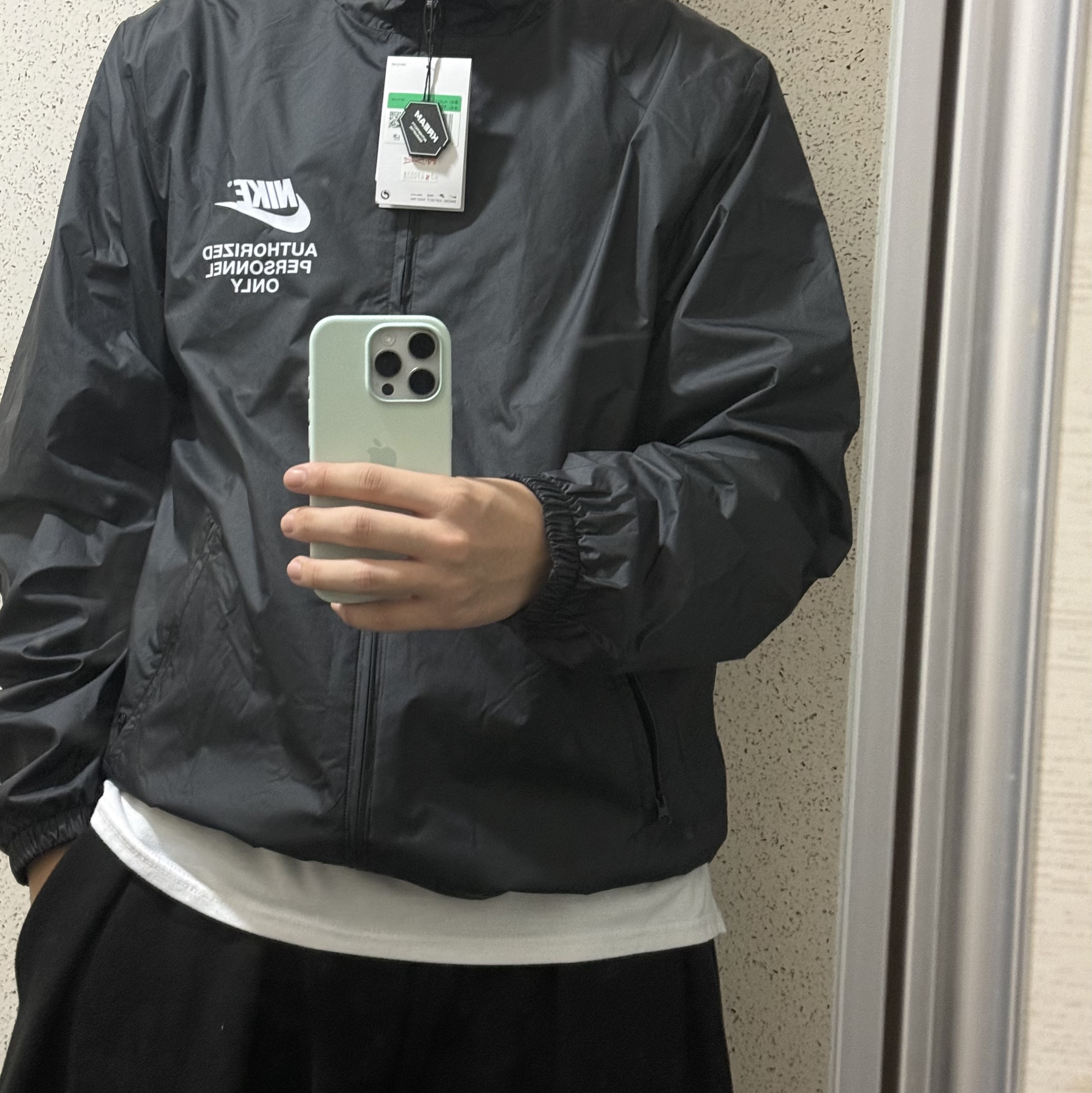 Nike Full-Zip Woven Jacket Black 착용 스타일