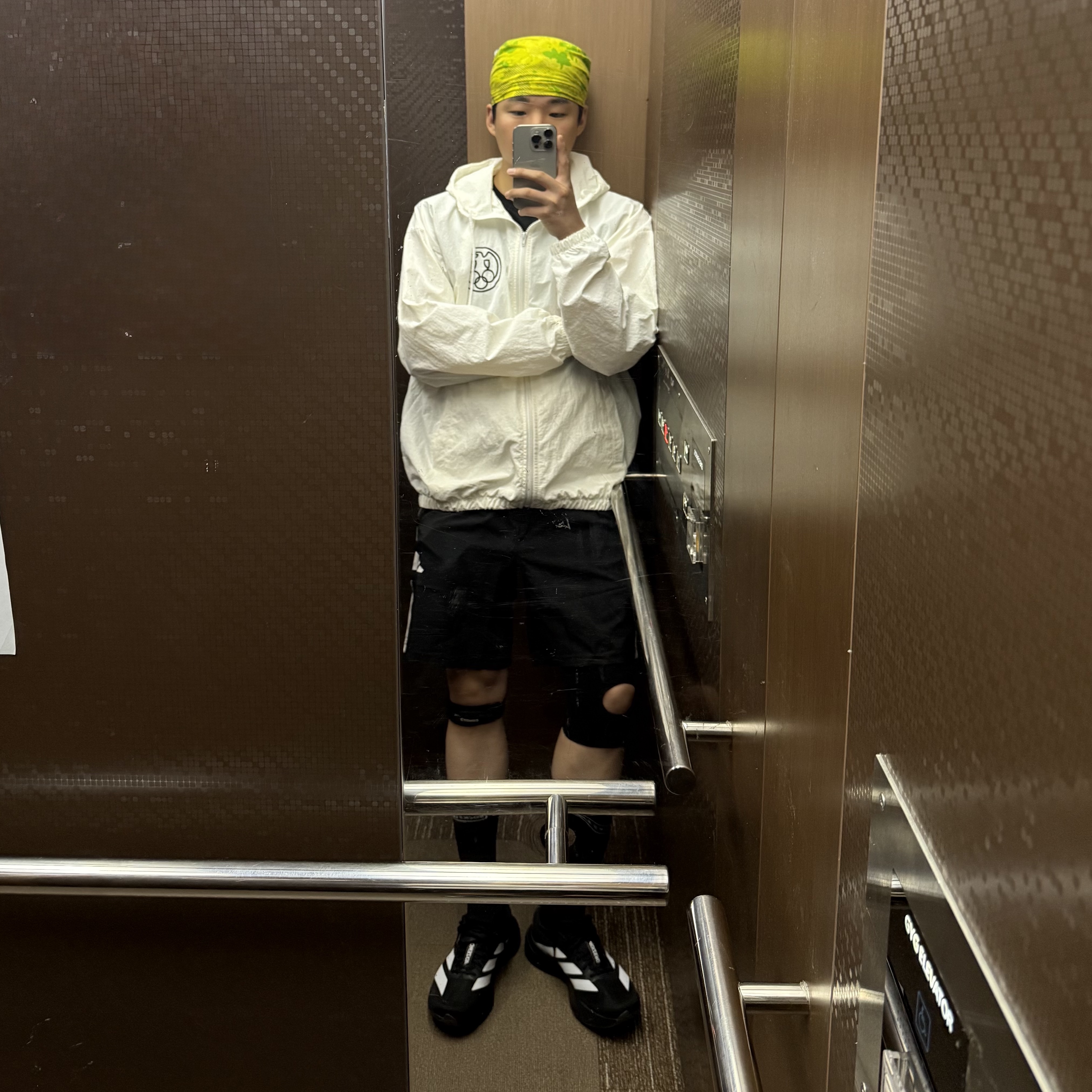 Yeezy x Gosha Rubchinskiy Vulture WB-01 Jacket White, Adidas Adizero EVO SL Core Black Cloud White 착용 스타일