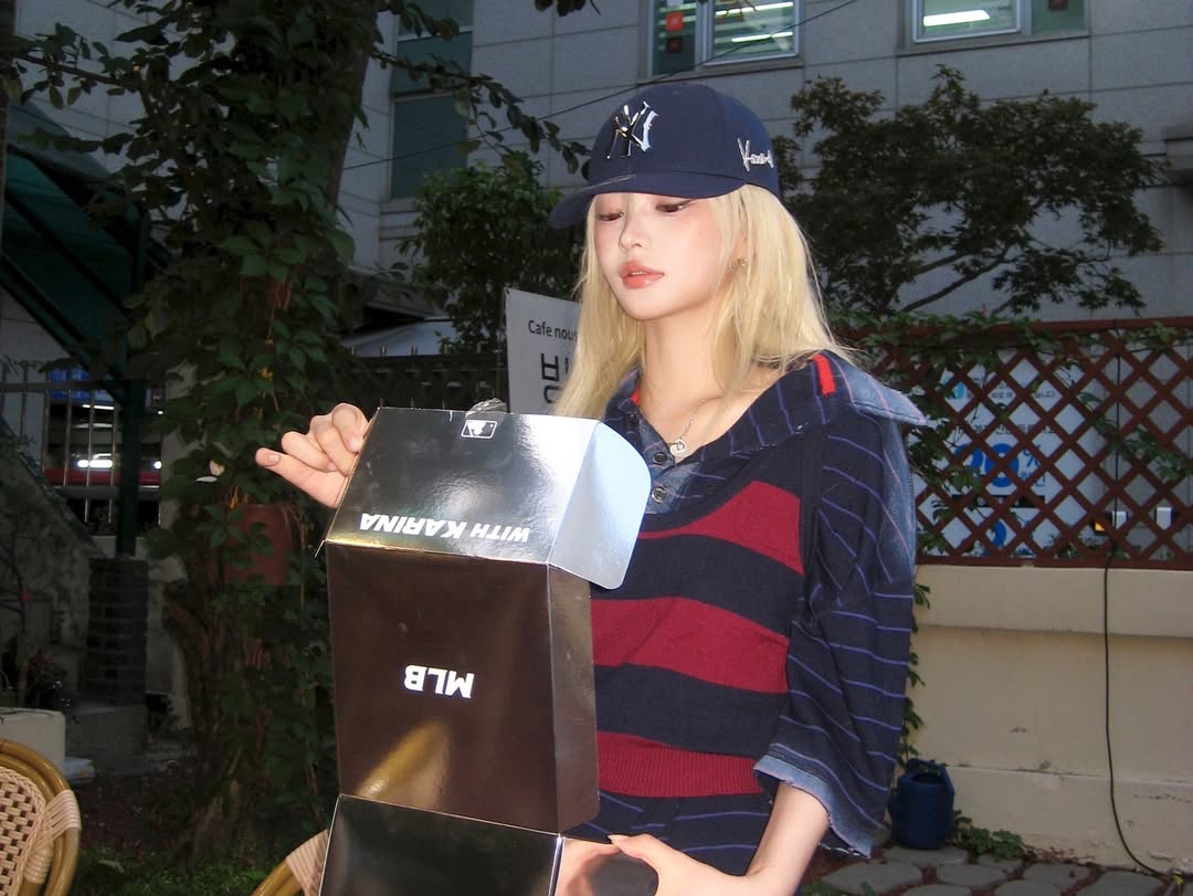 MLB Karina Exclusive Structured Ball Cap New York Yankees Navy 착용 스타일 - 6