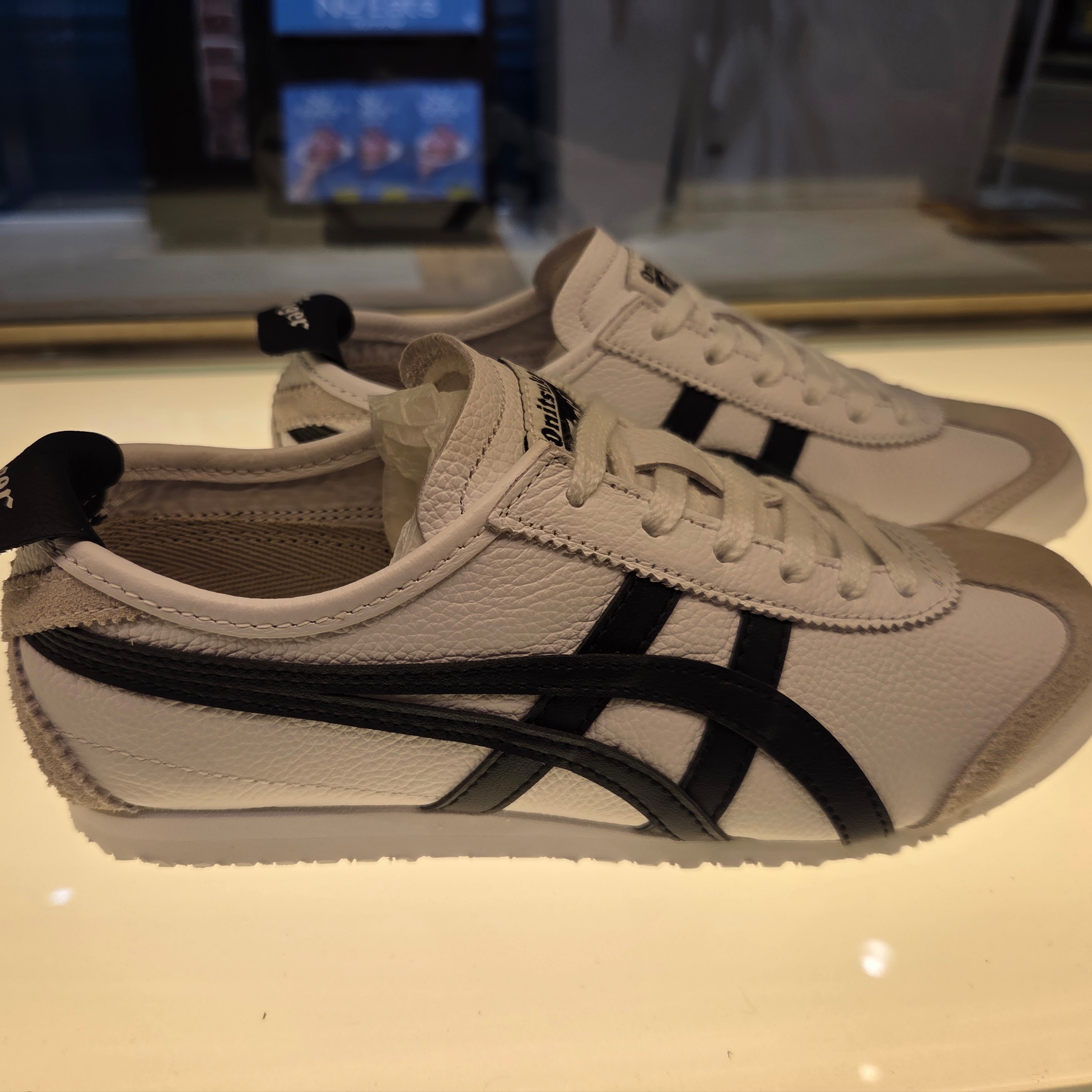 Onitsuka Tiger Mexico 66 White Black 착용 스타일