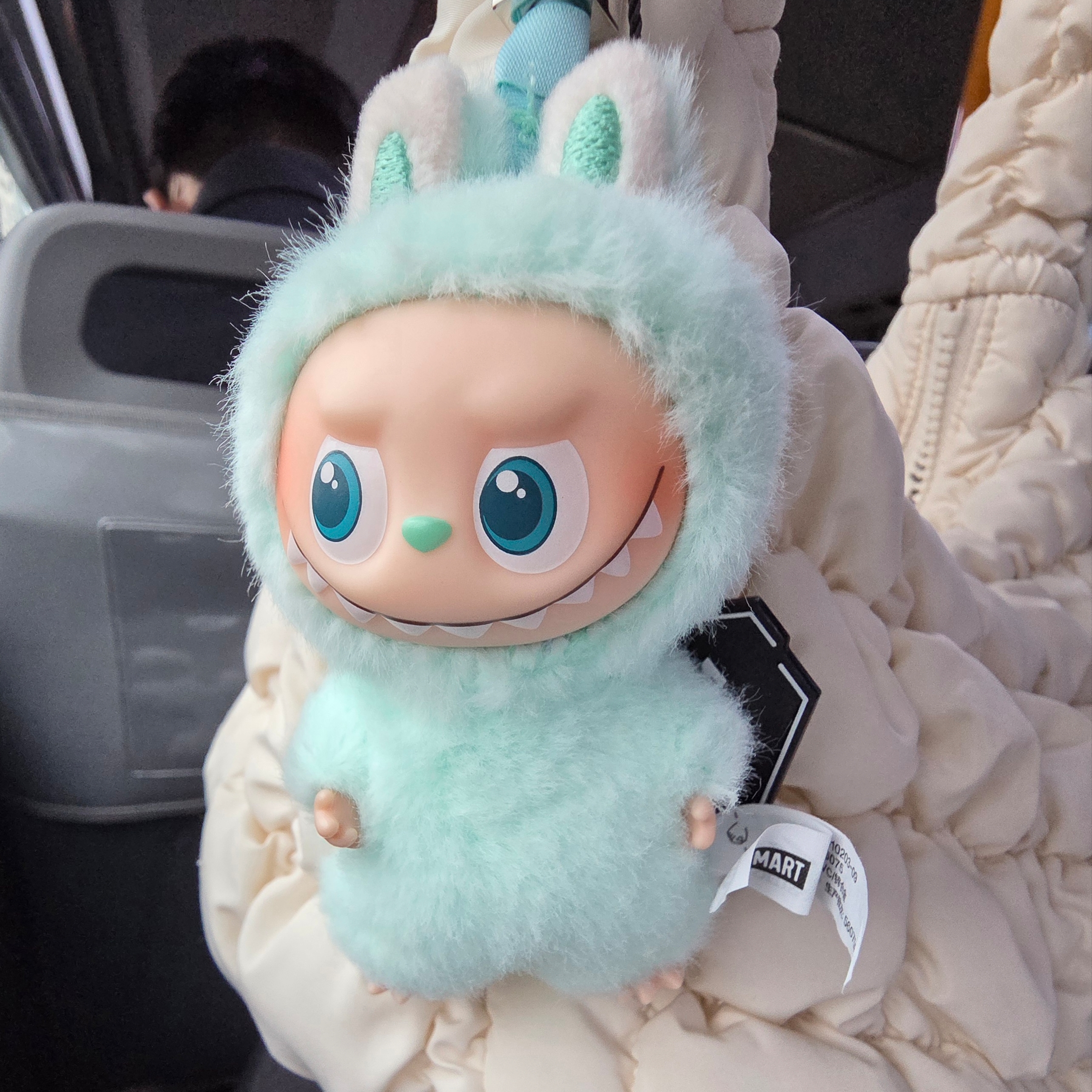 Pop Mart Labubu The Monsters Pin For Love Series Vinyl Plush Pendant Sealed Case (A-M) (1 Blind Box) 착용 스타일