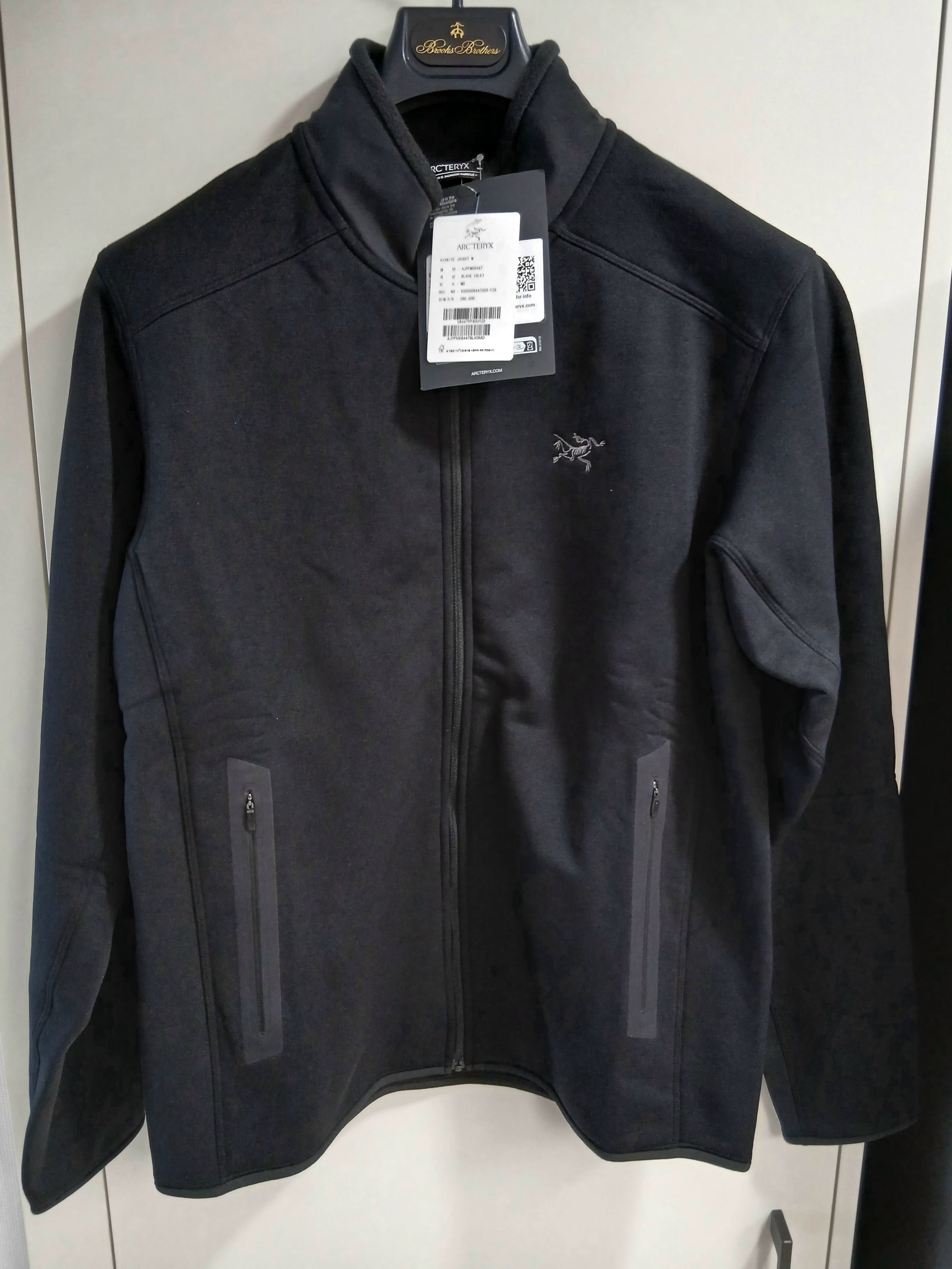 Arc'teryx Kyanite Jacket Black, Arc'teryx Kyanite Lightweight Jacket Black 착용 스타일 - 2