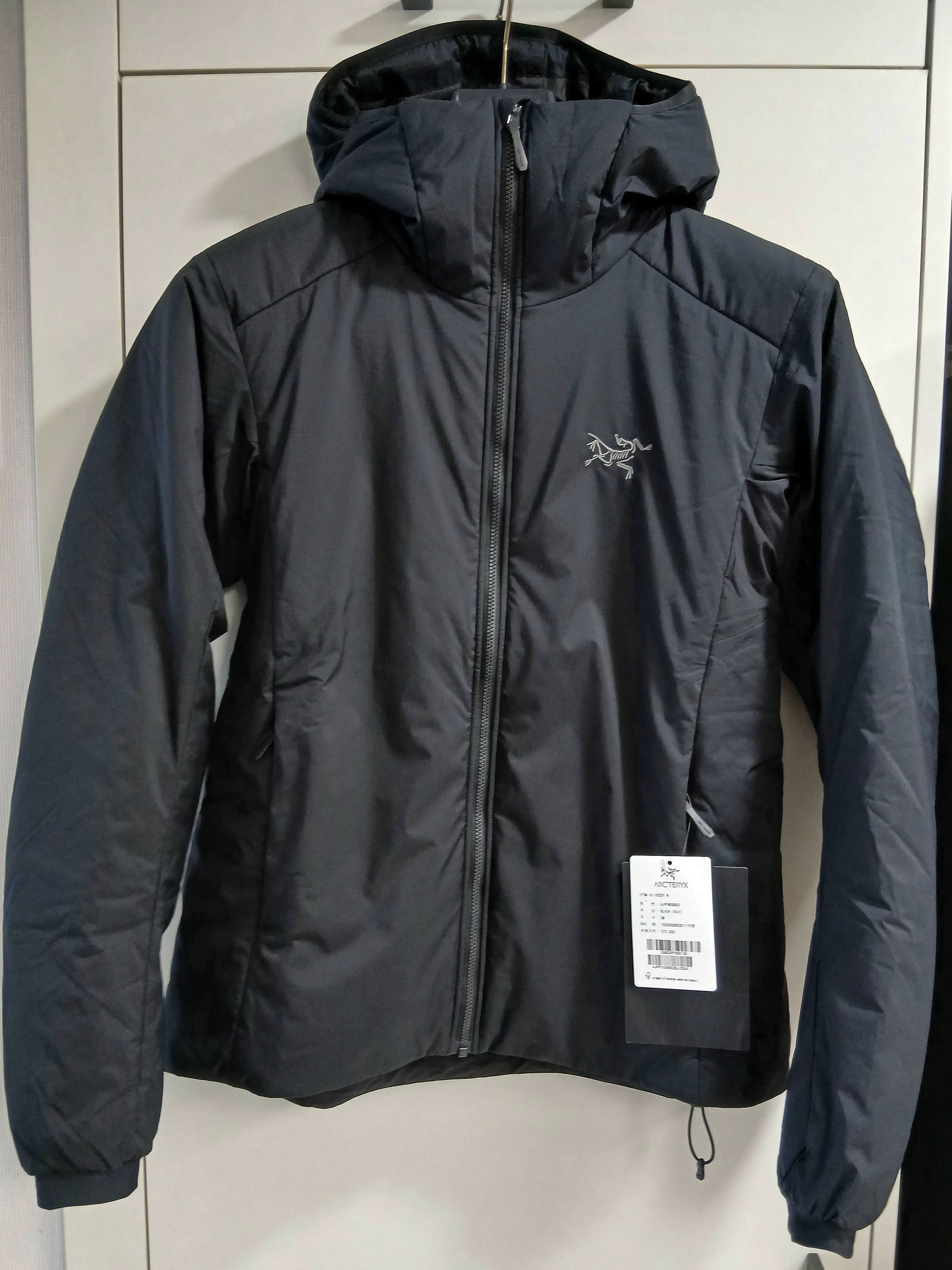 Arc'teryx Atom SV Hoody Black, SANSI Lucky Clover T-Shirts M Black 착용 스타일 - 1