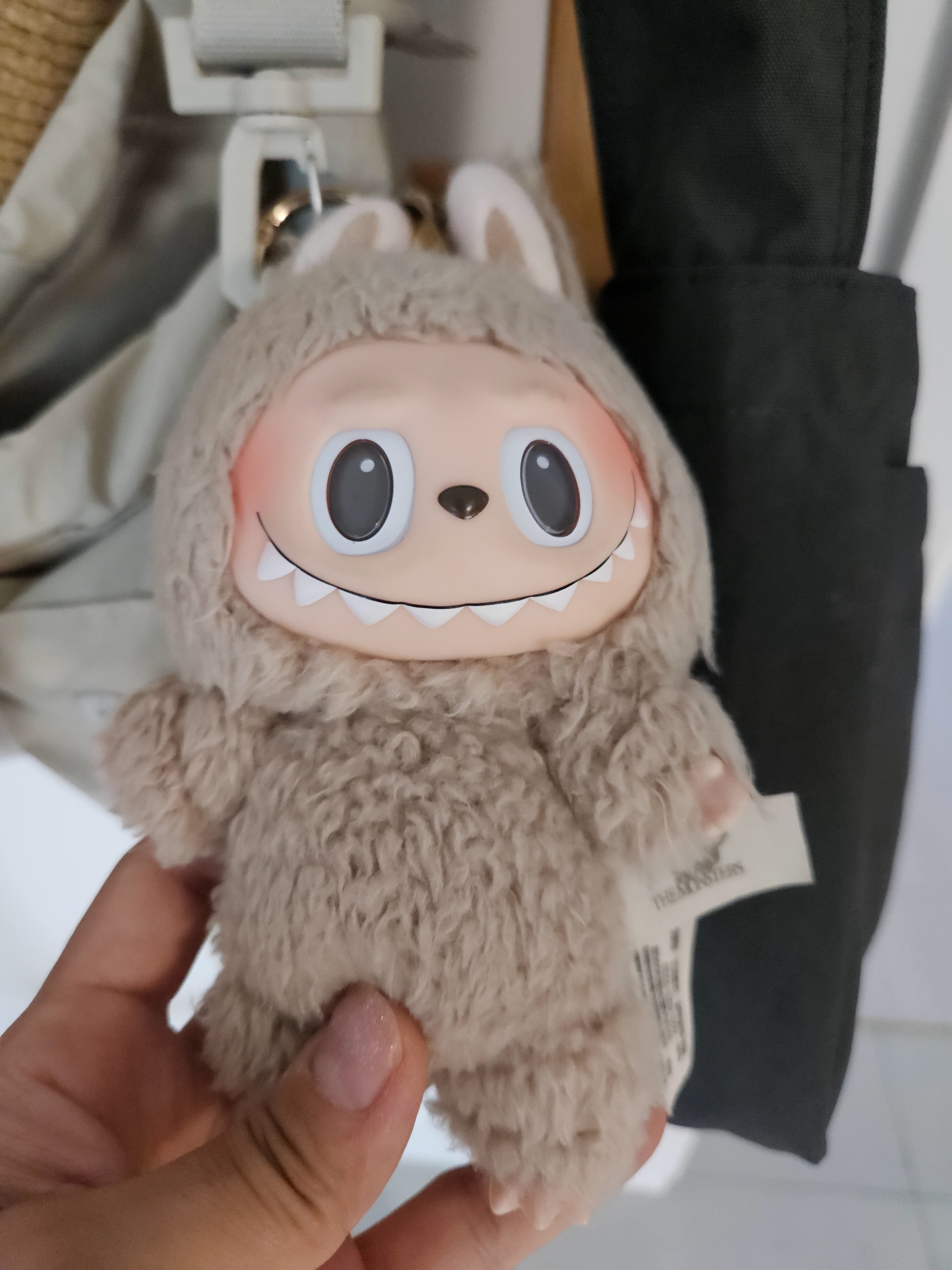 Pop Mart Labubu The Monsters Highlight Series Luck Keyring (Opened Case), Pop Mart Labubu The Monsters Labubu Tasty Macarons Series Lyche Berry Keyring 착용 스타일 - 4