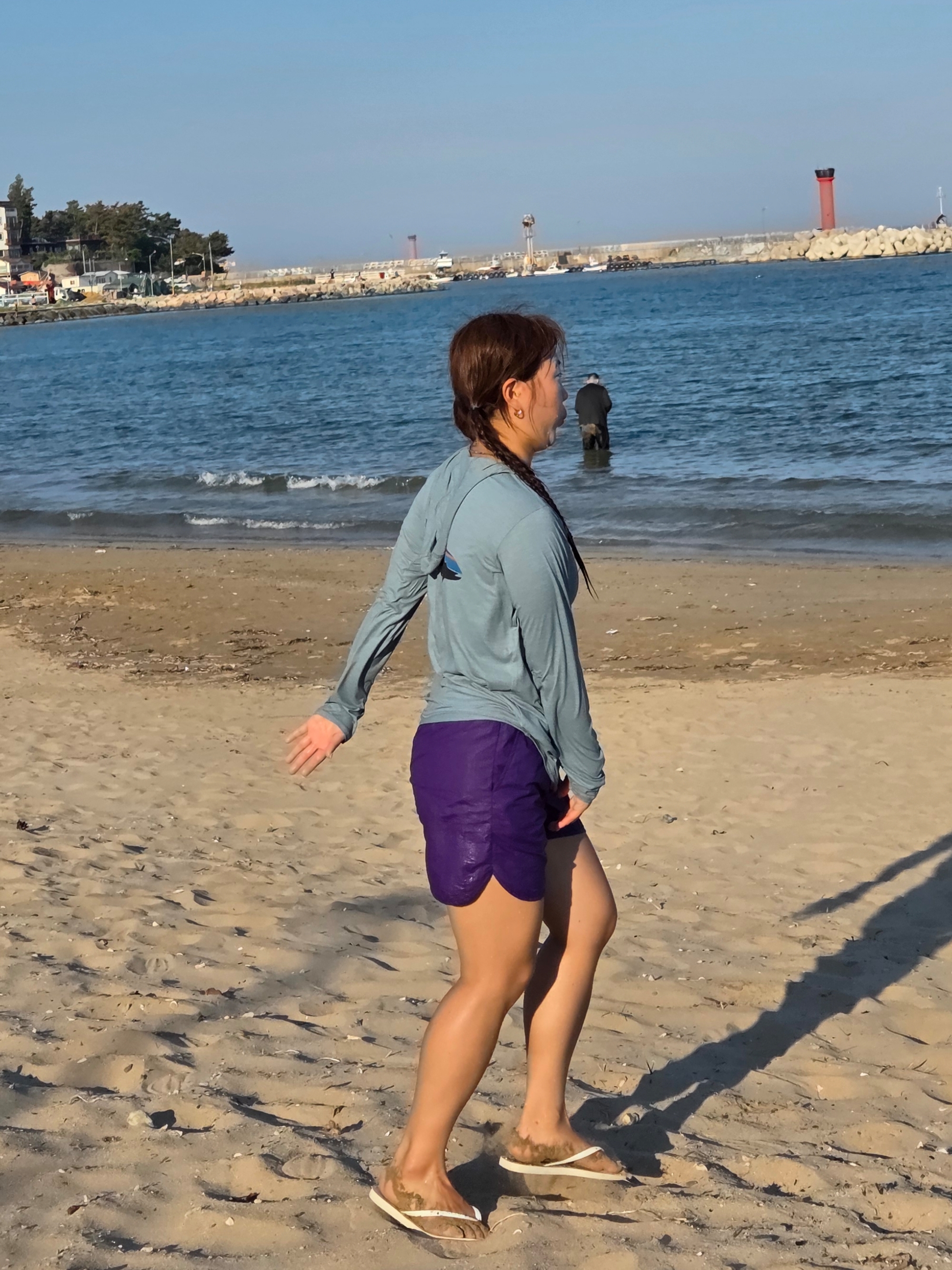 Jordan x Paris Saint-Germain 2024/25 Stadium 4th Dri-Fit Replica Long-Sleeve Jersey Blue Void Phantom (Non Marking Ver.), Patagonia Surf Brimmer Hat Salt Grey 착용 스타일 - 3