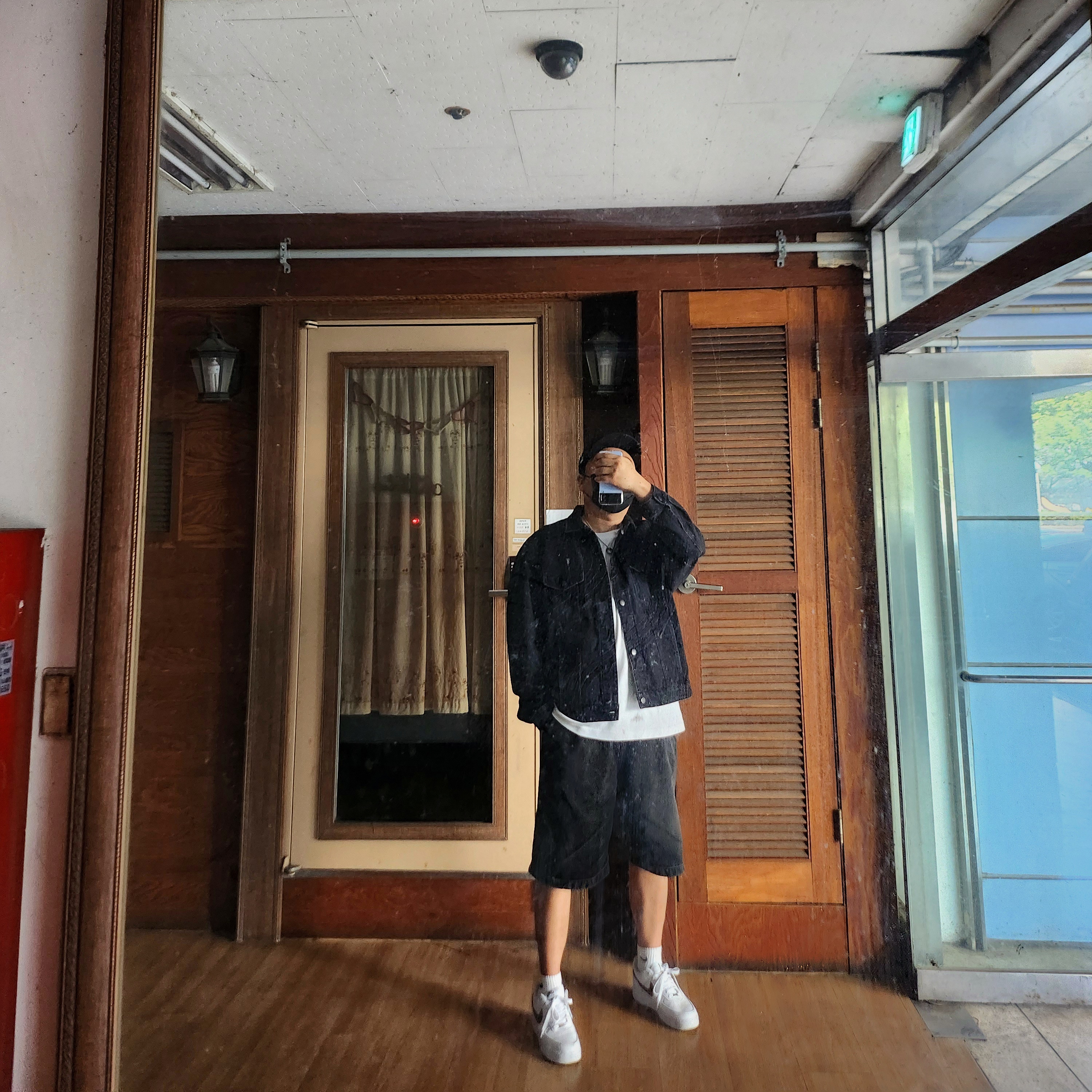 Supreme S Logo Denim Trucker Jacket Washed Black - 24SS, Nike x Supreme x GOODENOUGH Air Force 1 Low White - 25SS 착용 스타일