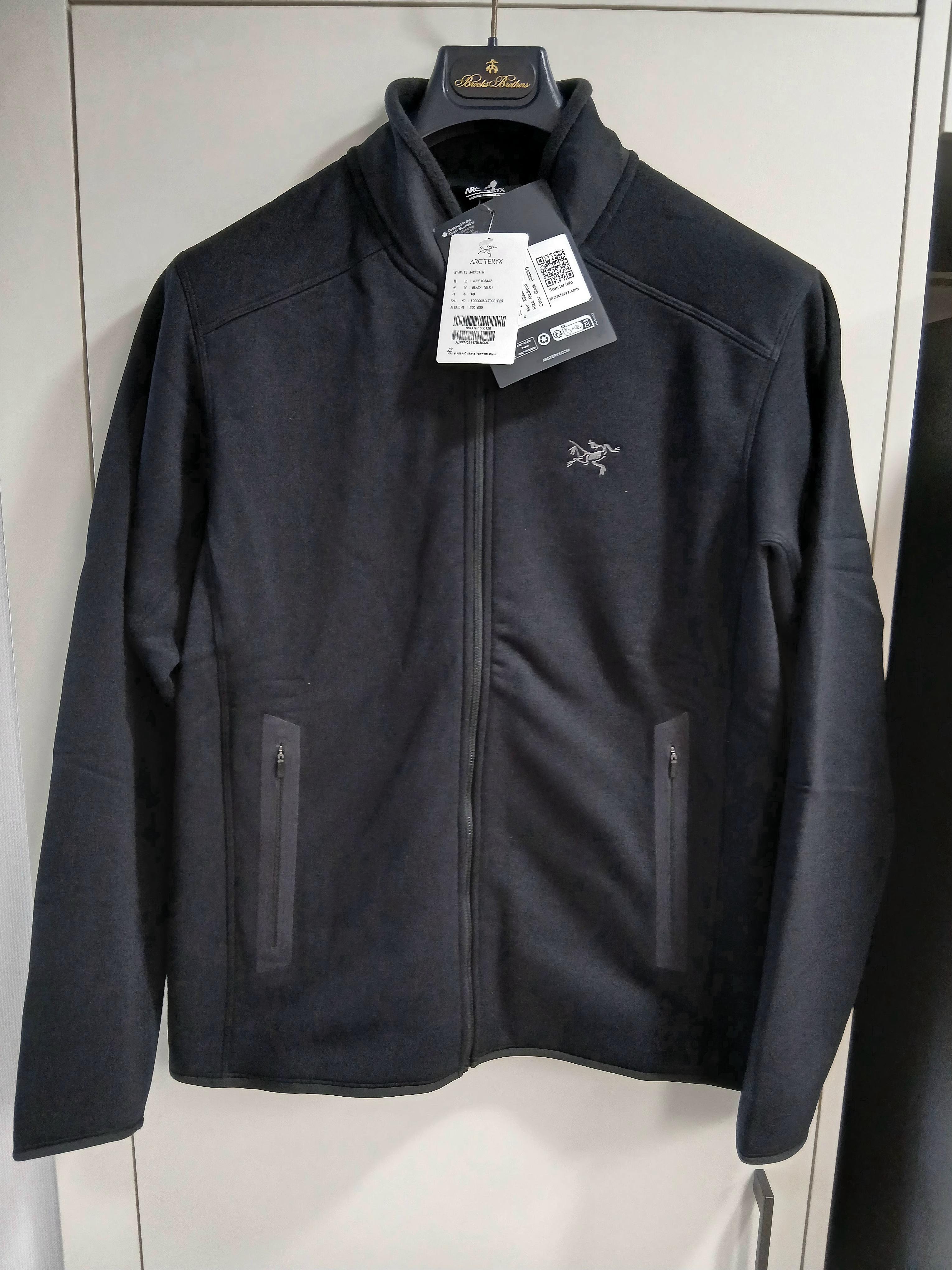 Arc'teryx Kyanite Jacket Black, Arc'teryx Kyanite Lightweight Jacket Black 착용 스타일 - 8